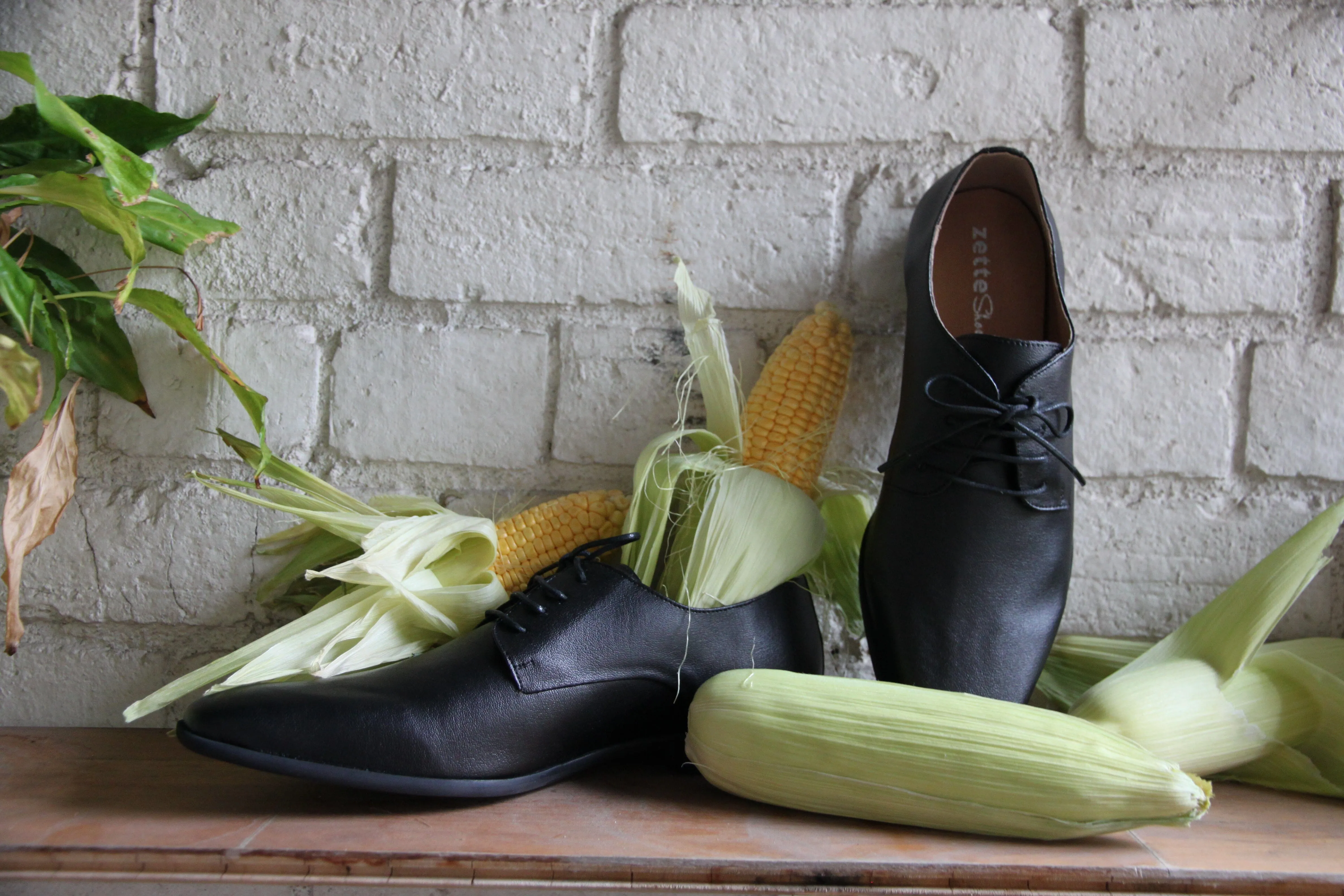 'Nero' Men's corn-leather ?? Derby shoe by Zette Shoes - matte black Memory Foam Airport Travel Durable Build Hiking Trails