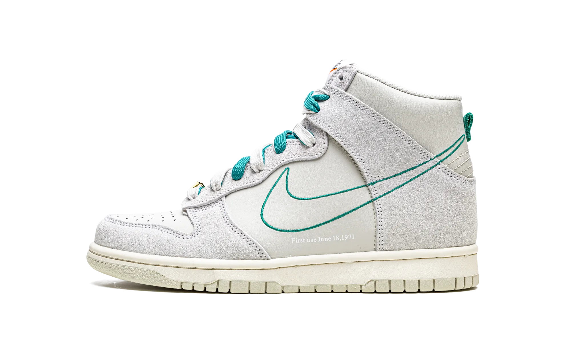 Gym ready Dunk High SE GS "First Use - Green Noise"
