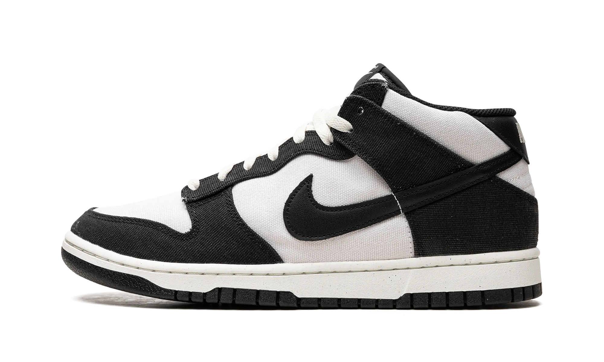 Dunk Mid "Black / White" Style focused Smart Steps