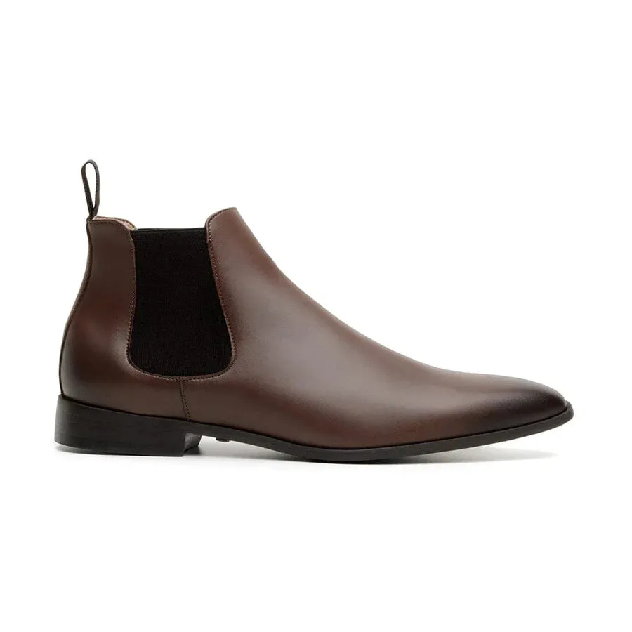 Walking 'Sterling' wide-fit (EEE) men's vegan Chelsea by Zette Shoes - cognac