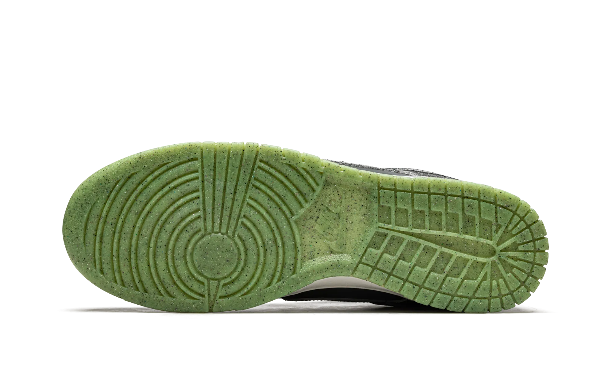 Dunk Low Retro PRM "Halloween 2022" Sneaker Style Dog Hike