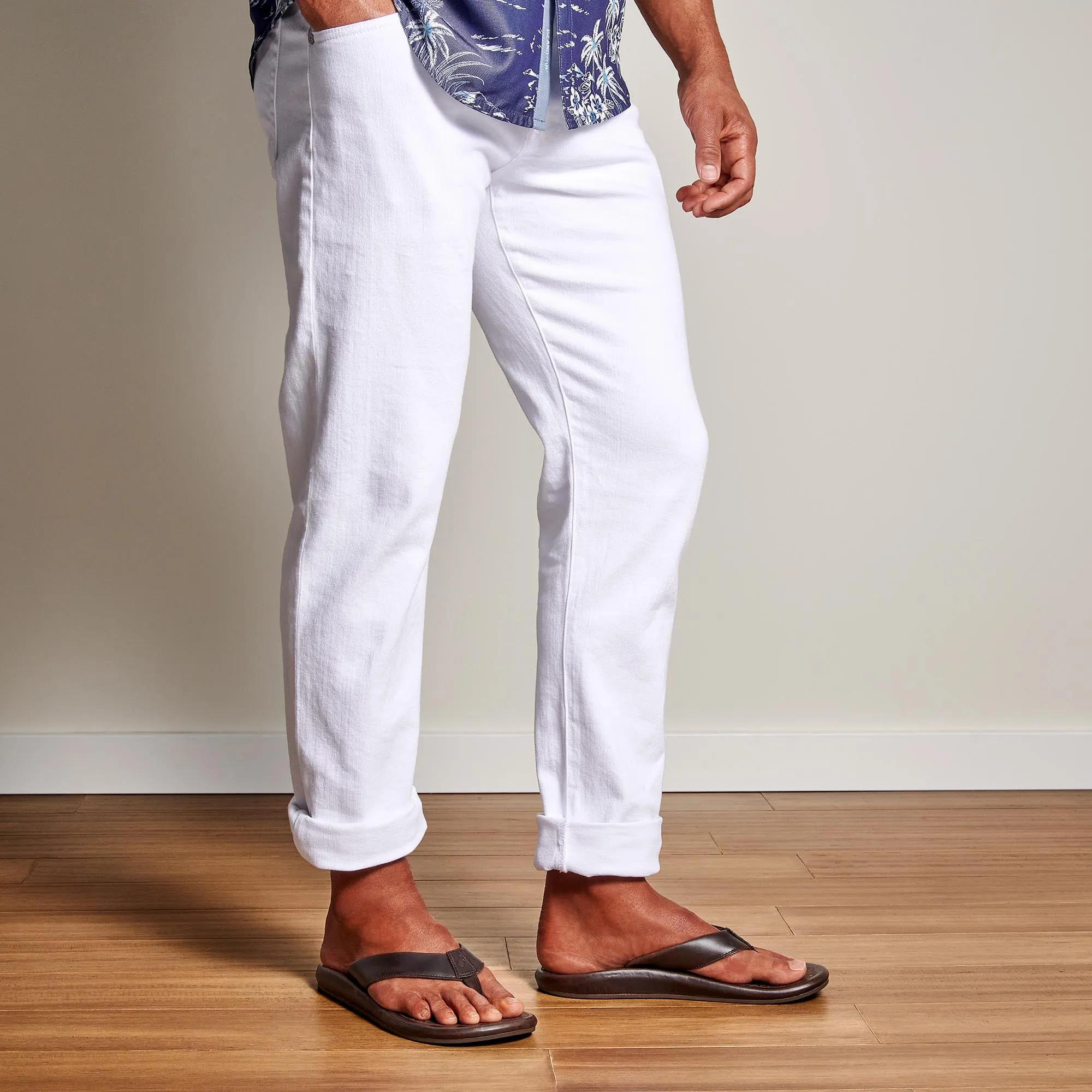 ??Ilikai - Dark Wood Cushioned Comfort