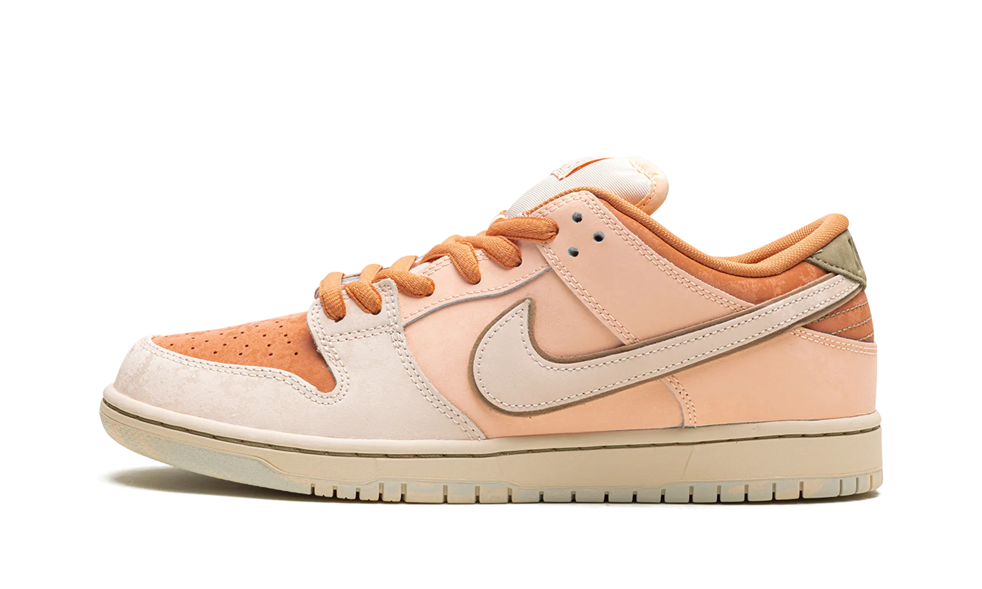 Nike SB Dunk Low Pro PRM "Guava Ice" Club Hike Outing Shoes