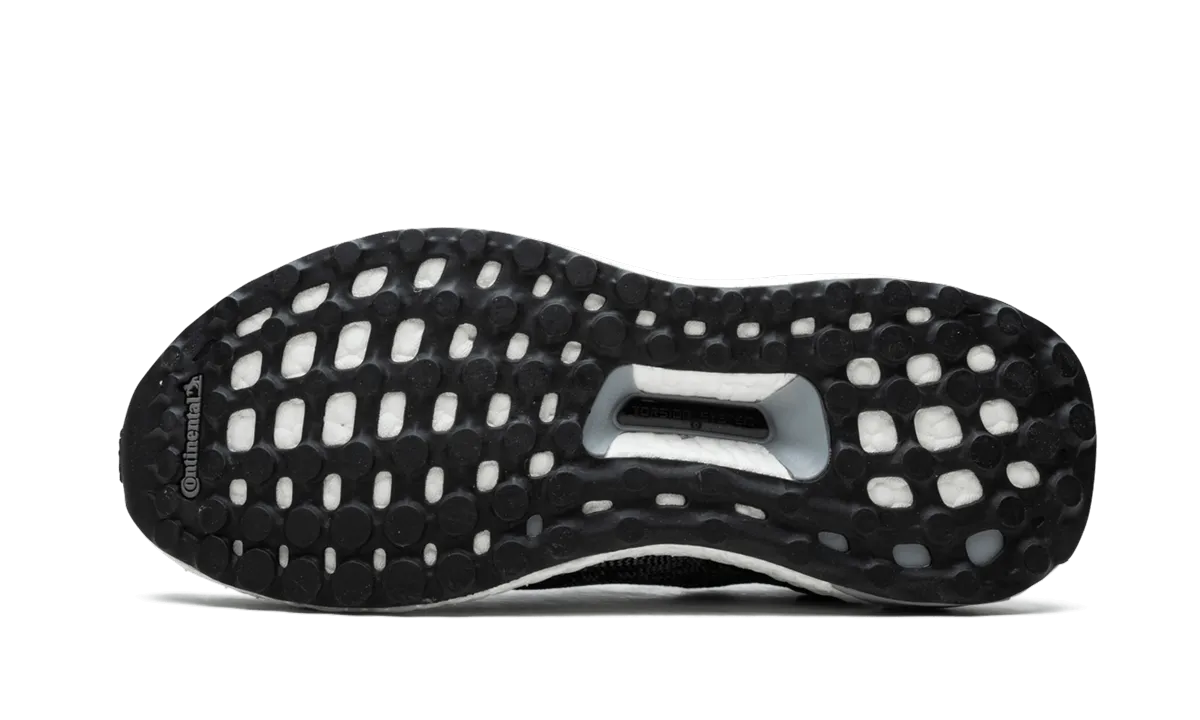 Ultraboost Uncaged GS Flexible form