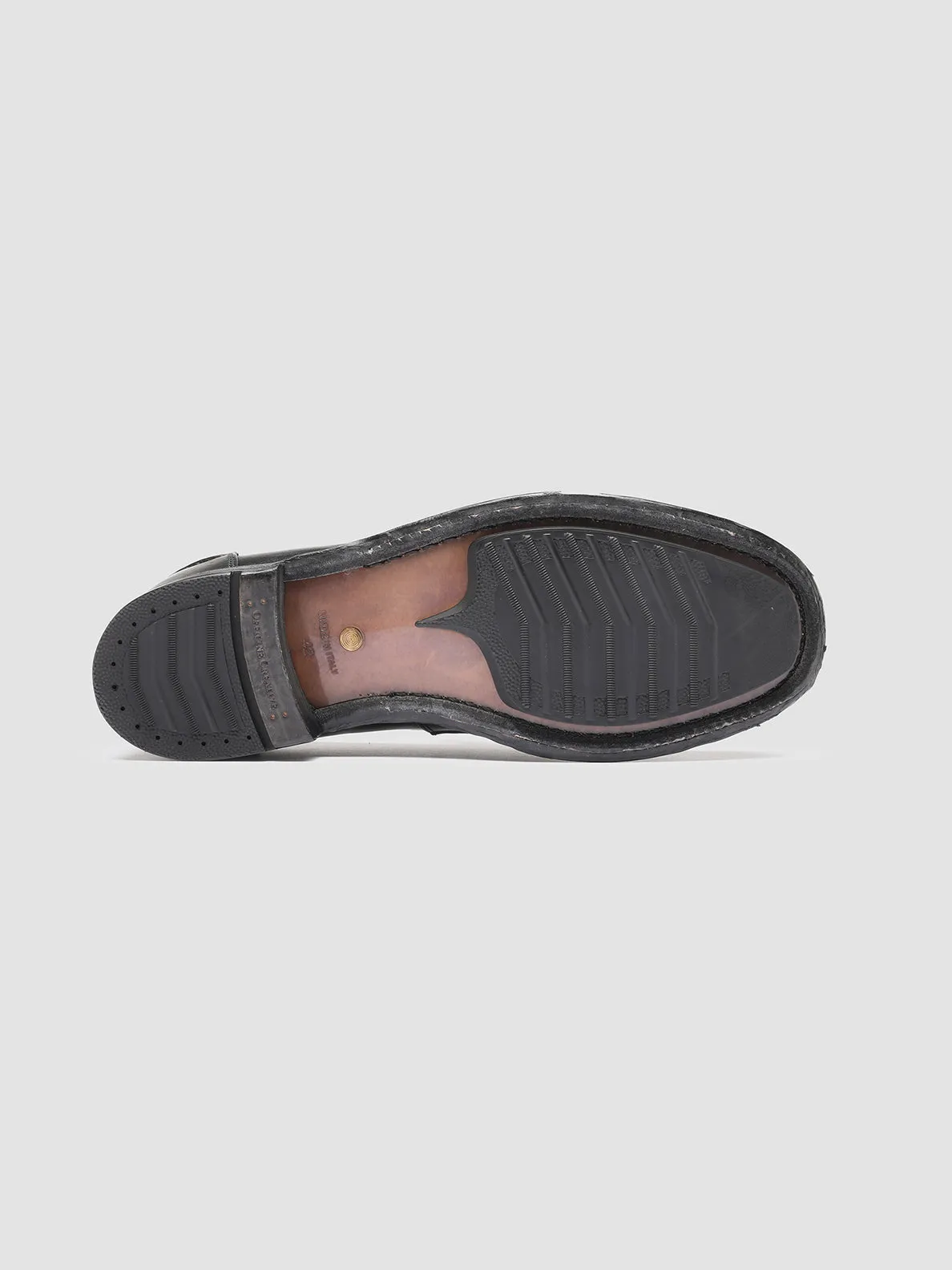 BALANCE 011 - Black Leather Penny Loafers Pointed Toe Design