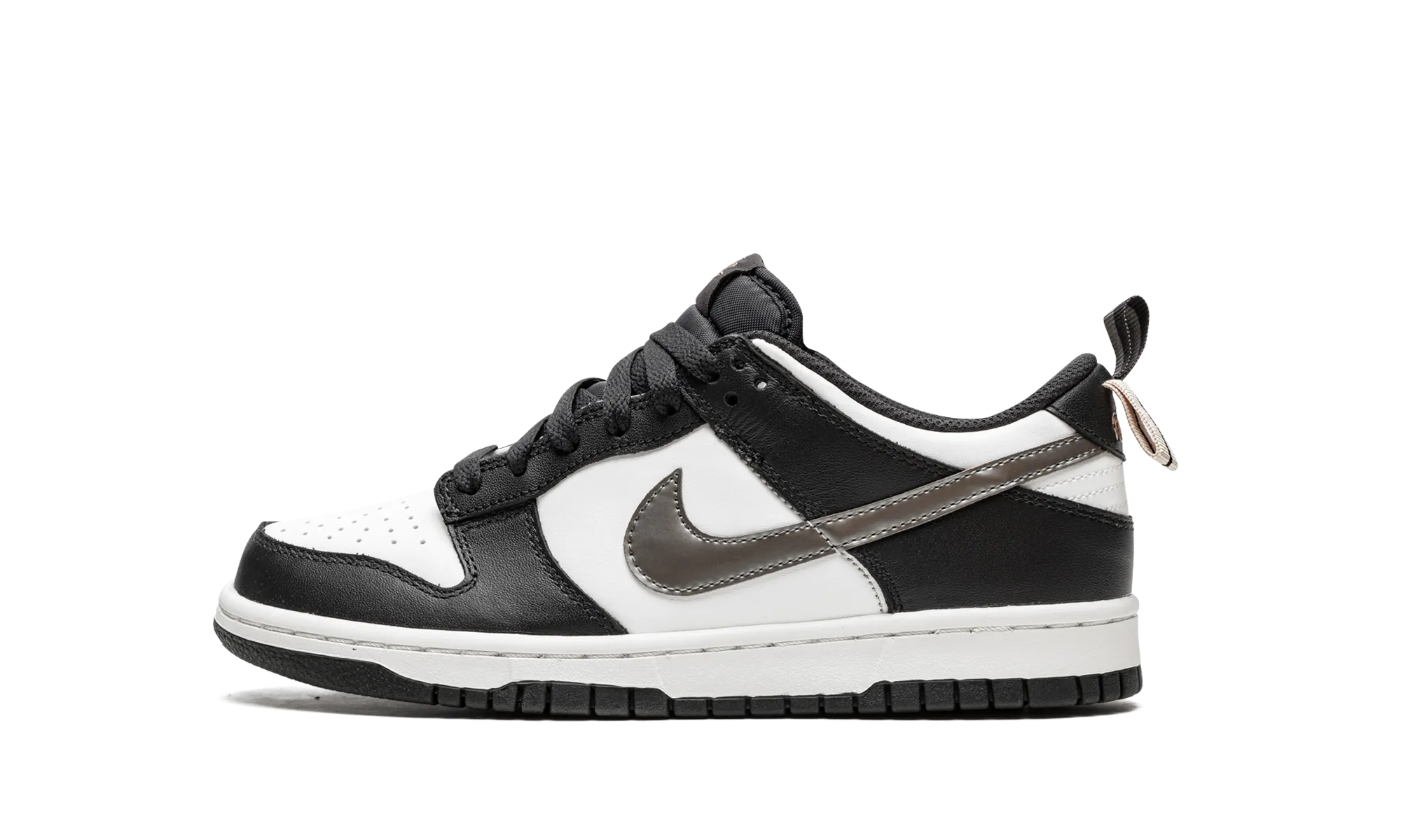 Quick Step Calm Design Dunk Low "Black White Metallic"