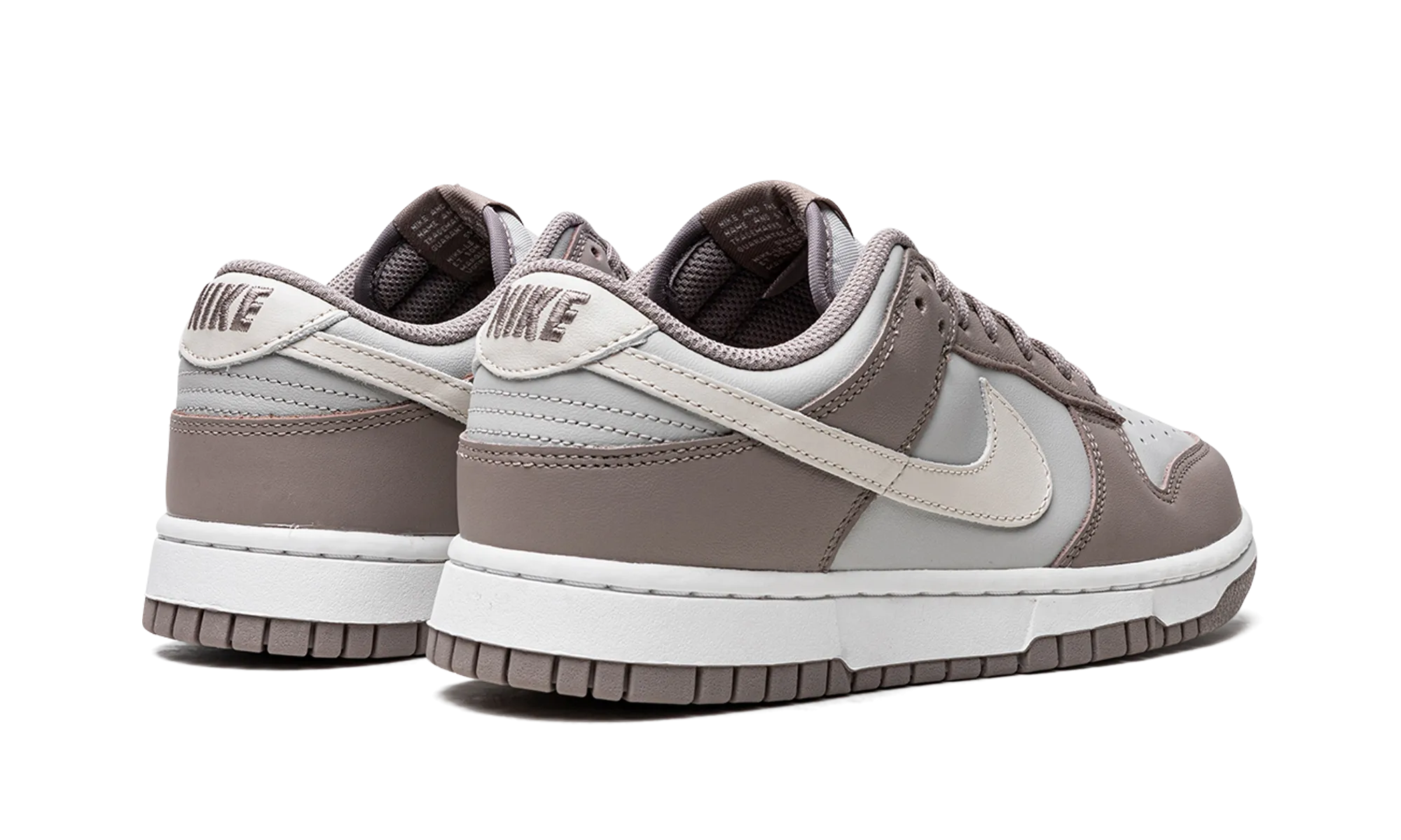 DUNK LOW WMNS "Moon Fossil" Outfit Neutral