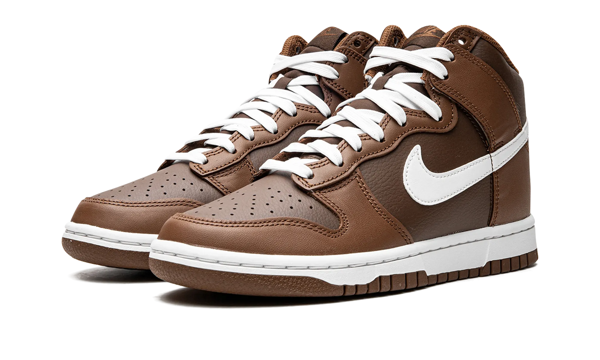 Dunk High "Chocolate" Party Ready lace up closure