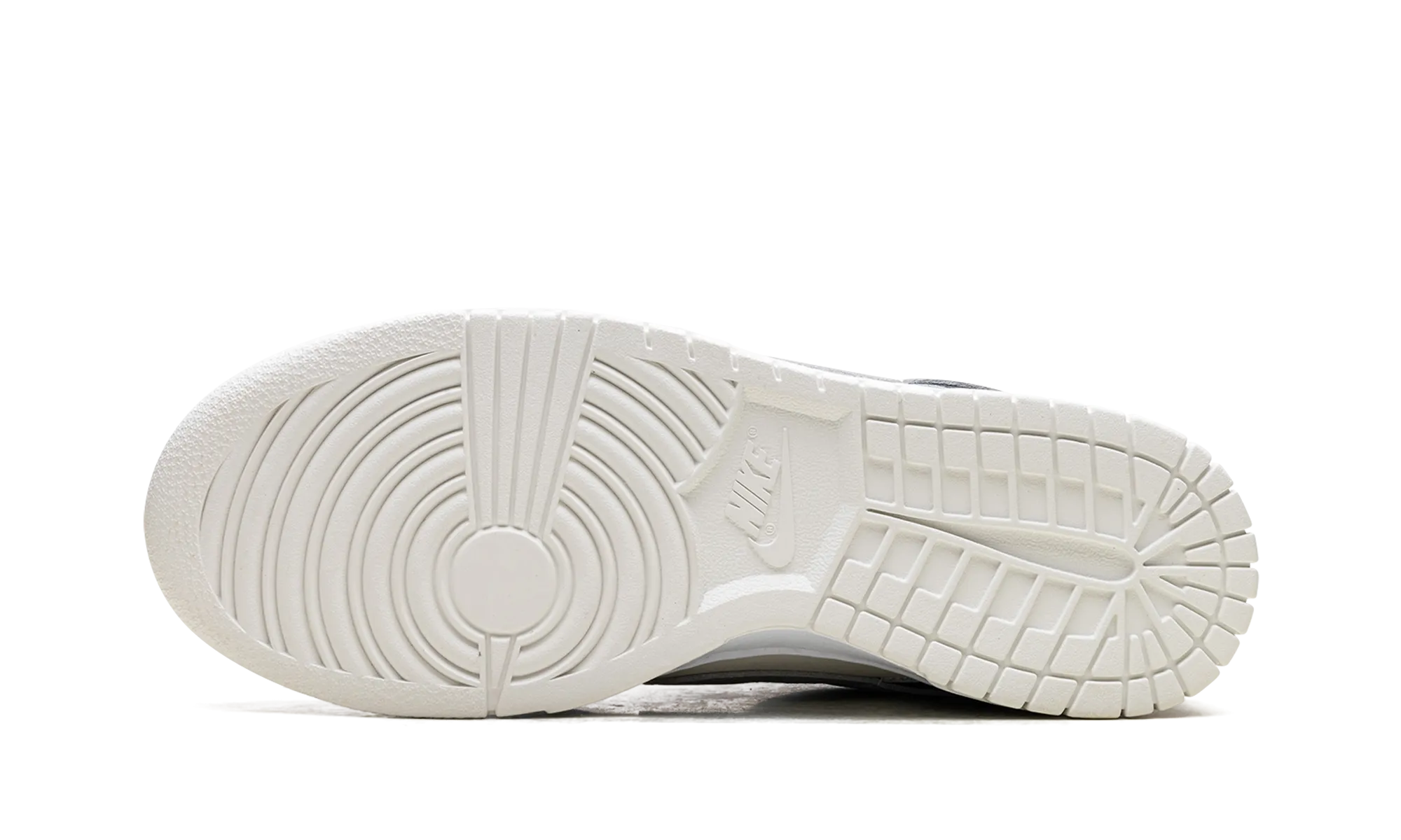 Dunk Low WMNS "Armoury Navy" Runway Pop