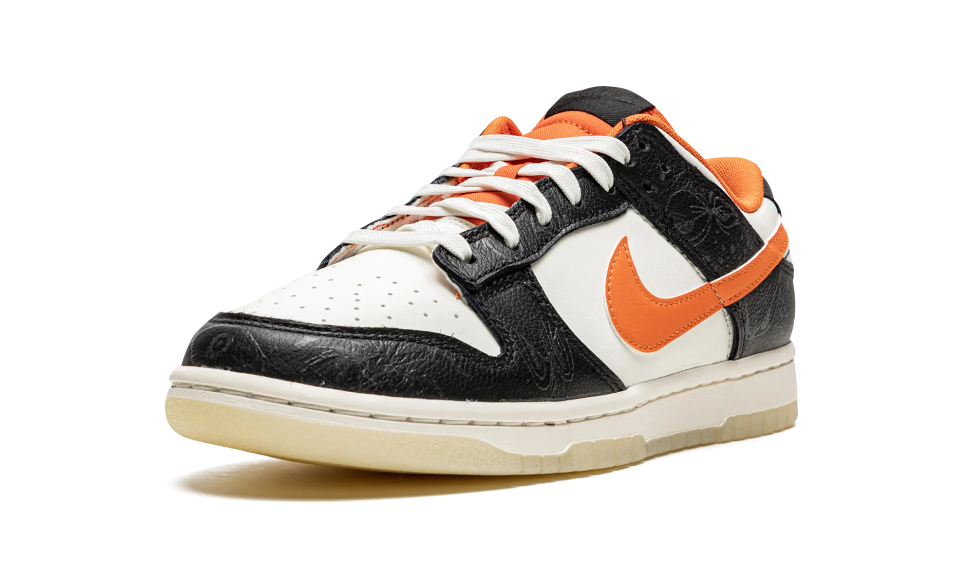 Dunk Low Retro PRM "Halloween" morning run Leaf Walk