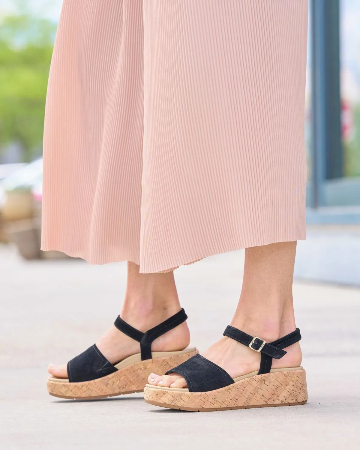 Light Arch Solstice Buckle Sandal Metatarsal