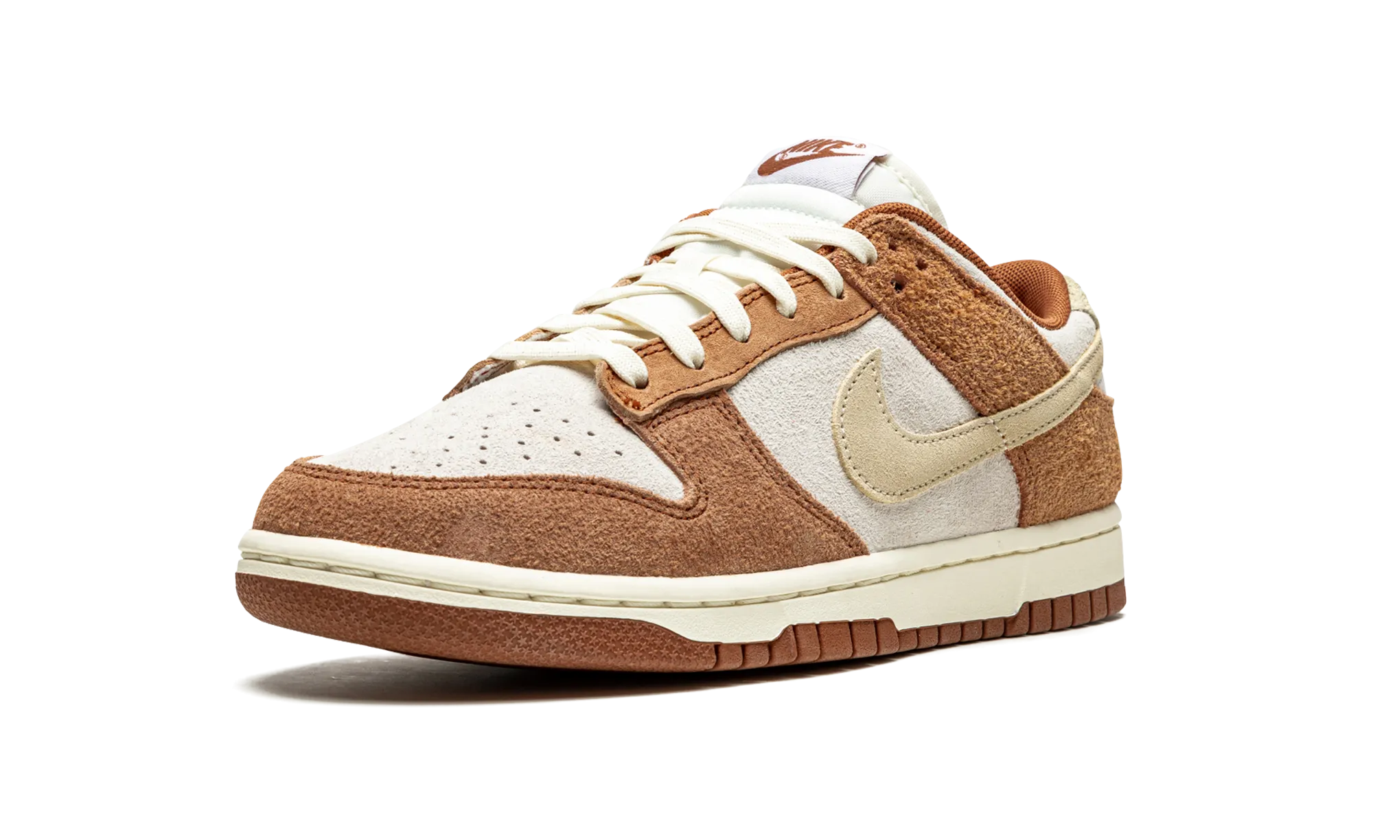 On demand Trend Fit Dunk Low PRM "Medium Curry"