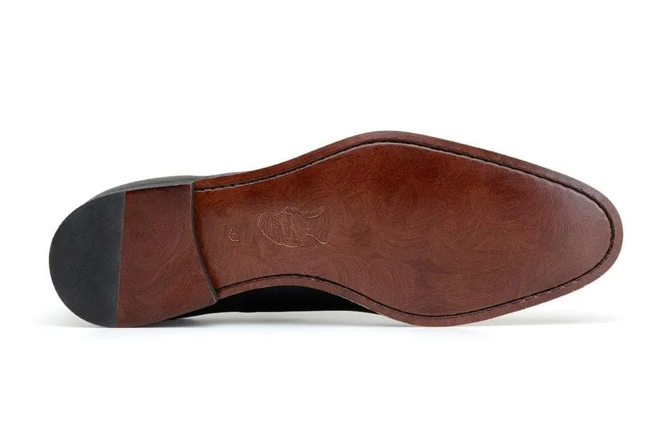 'Longwing' classic brogue in high-quality vegan leather by Brave Gentleman - black group walk