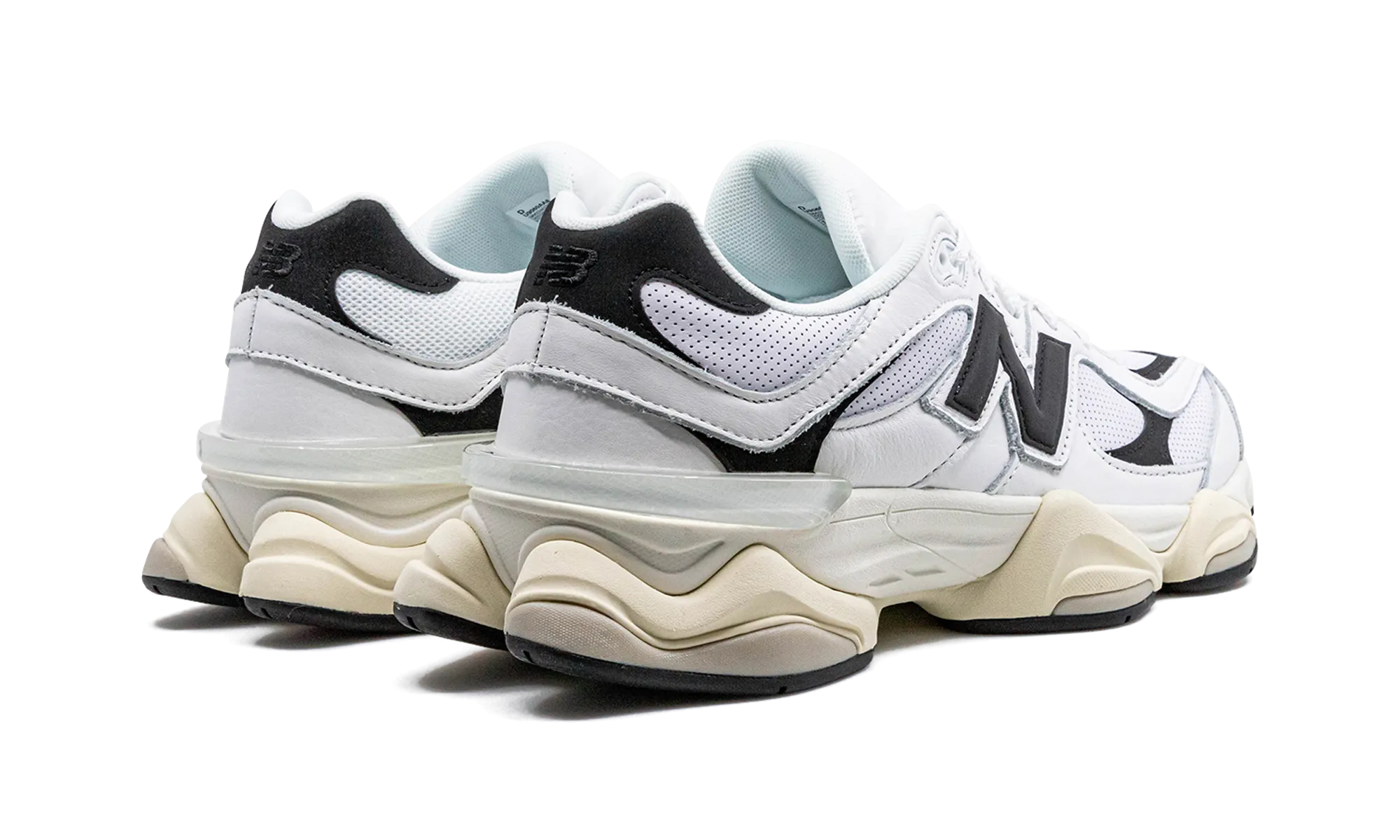 Short Distance Resort Ready 9060 "White / Black"
