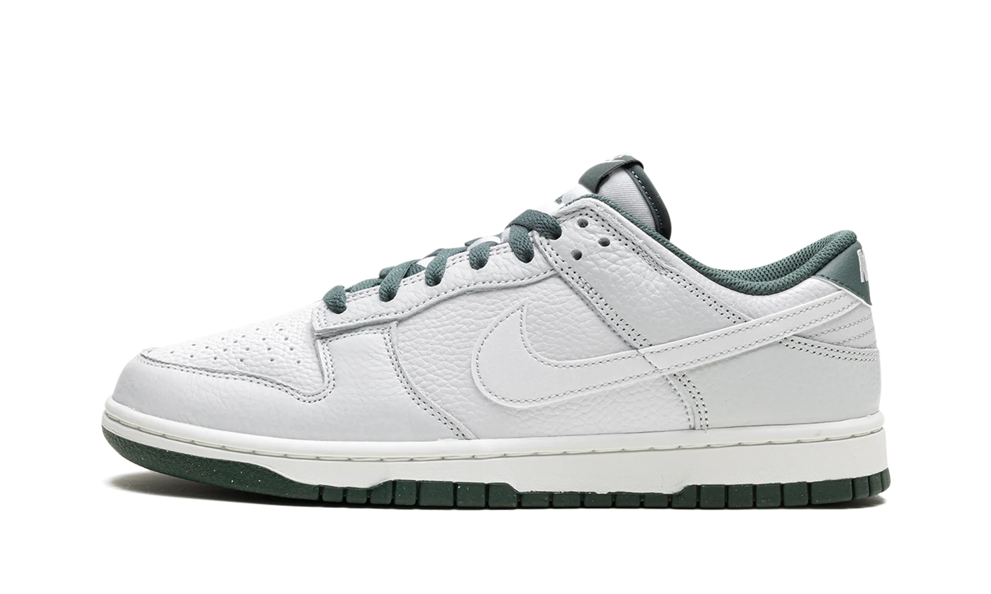 Solid Hold Smile Step NIKE DUNK LOW "VINTAGE GREEN"