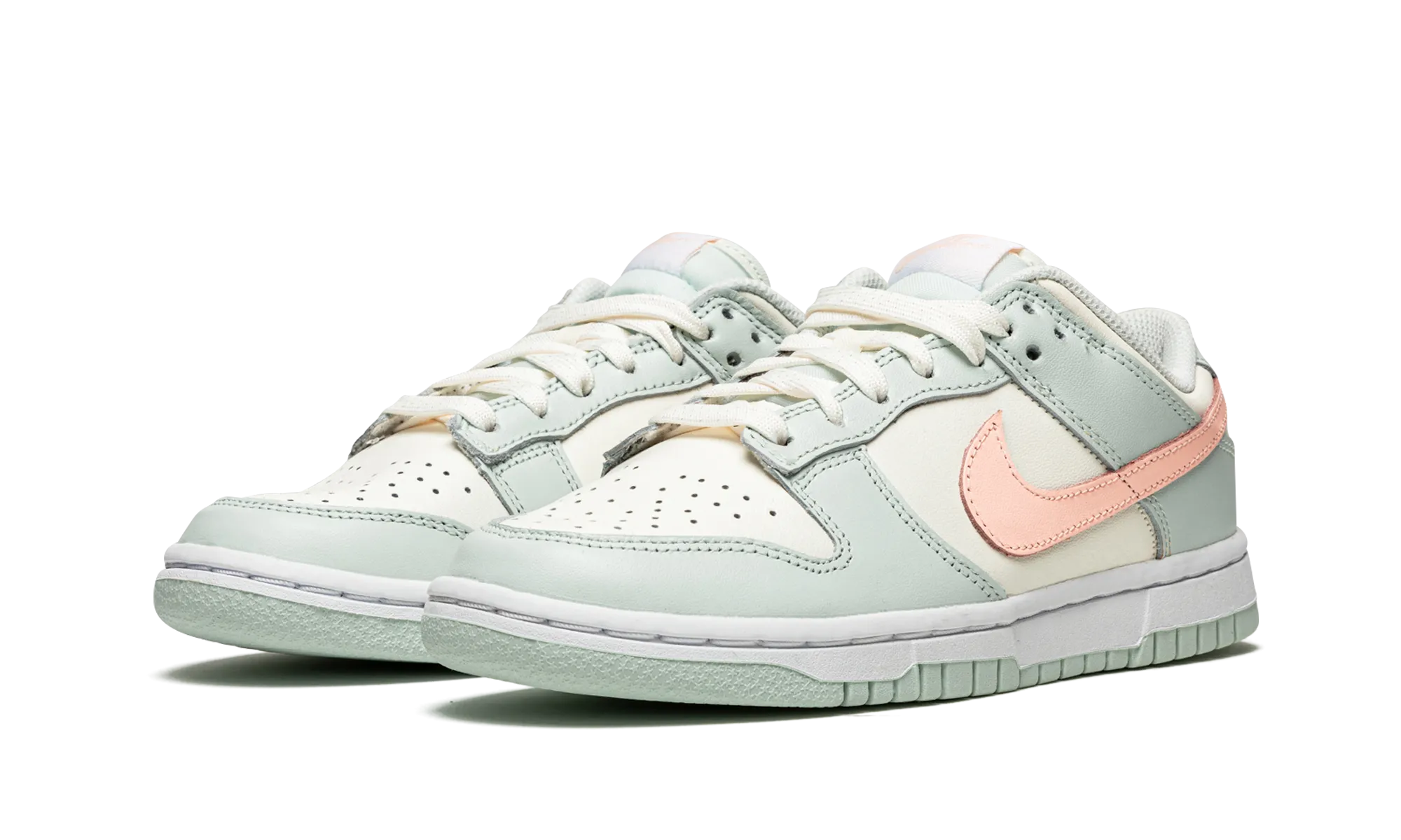 Comfortable Experience DUNK LOW WMNS "Barely Green"