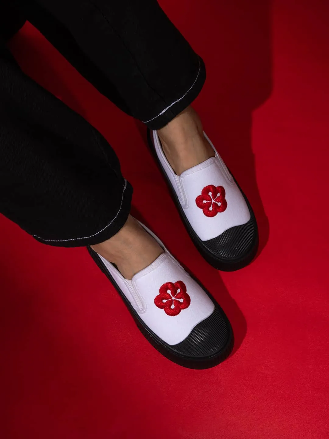 Retro Mood Bacca Bucci Kawaii Sakura Slip-On Sneakers