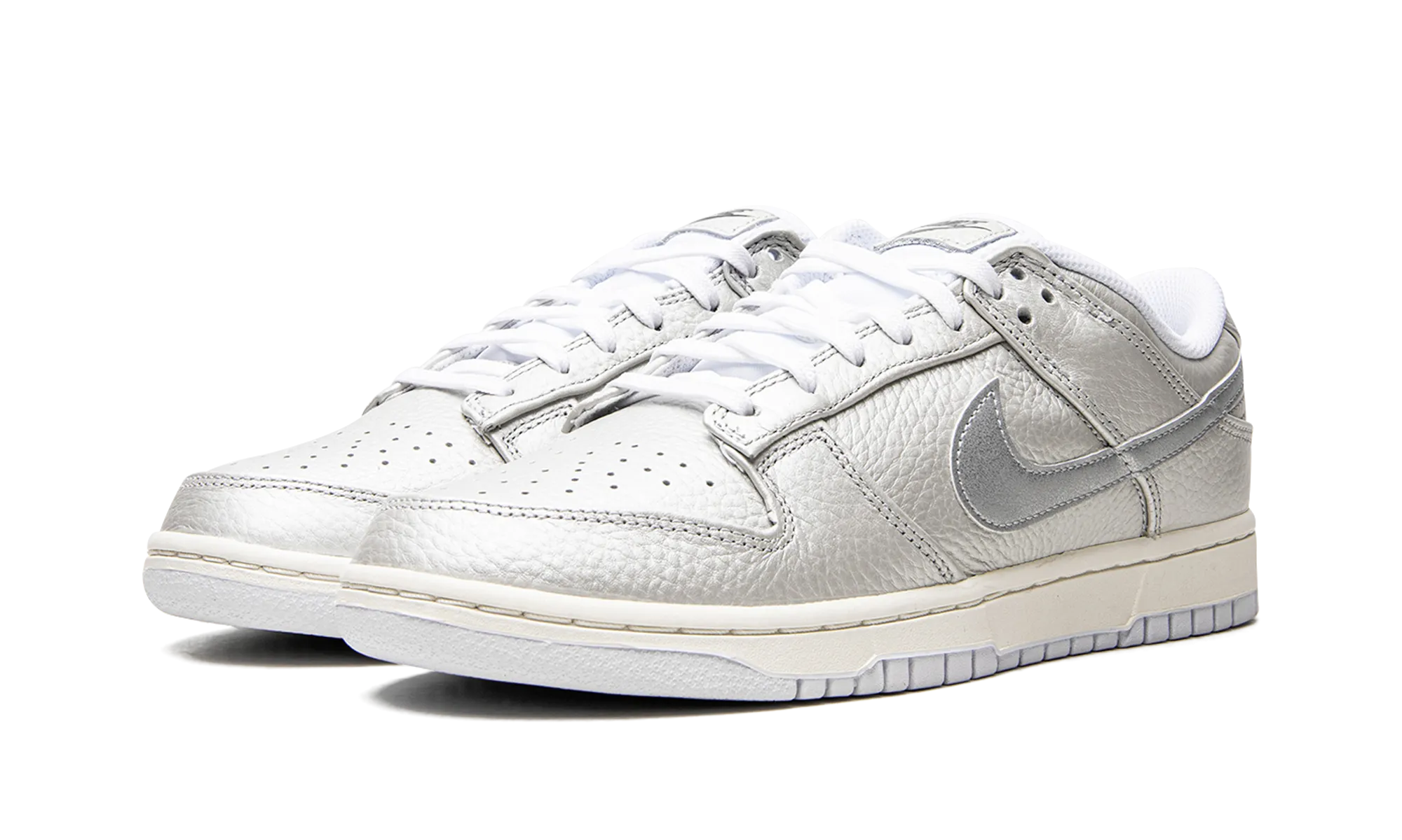 Step Ready Timeless Use Dunk Low "Metallic Silver"