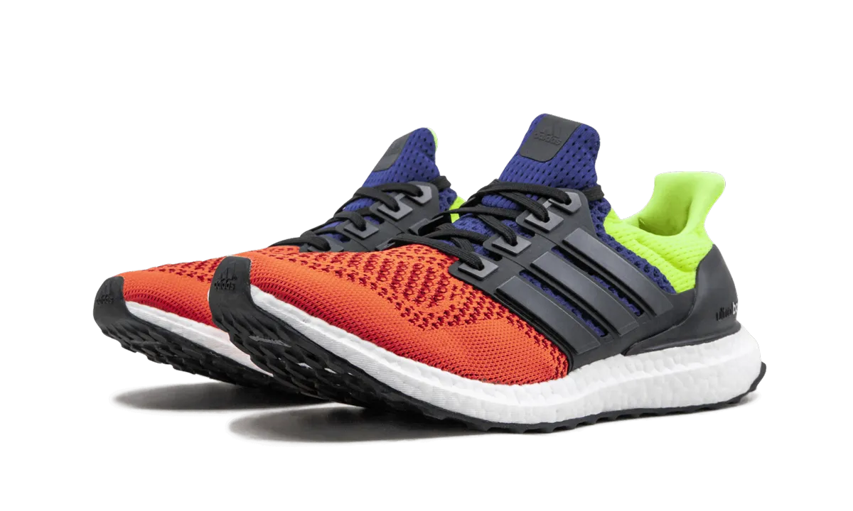 Parkour Hike Classic Lines UltraBoost OG Packer