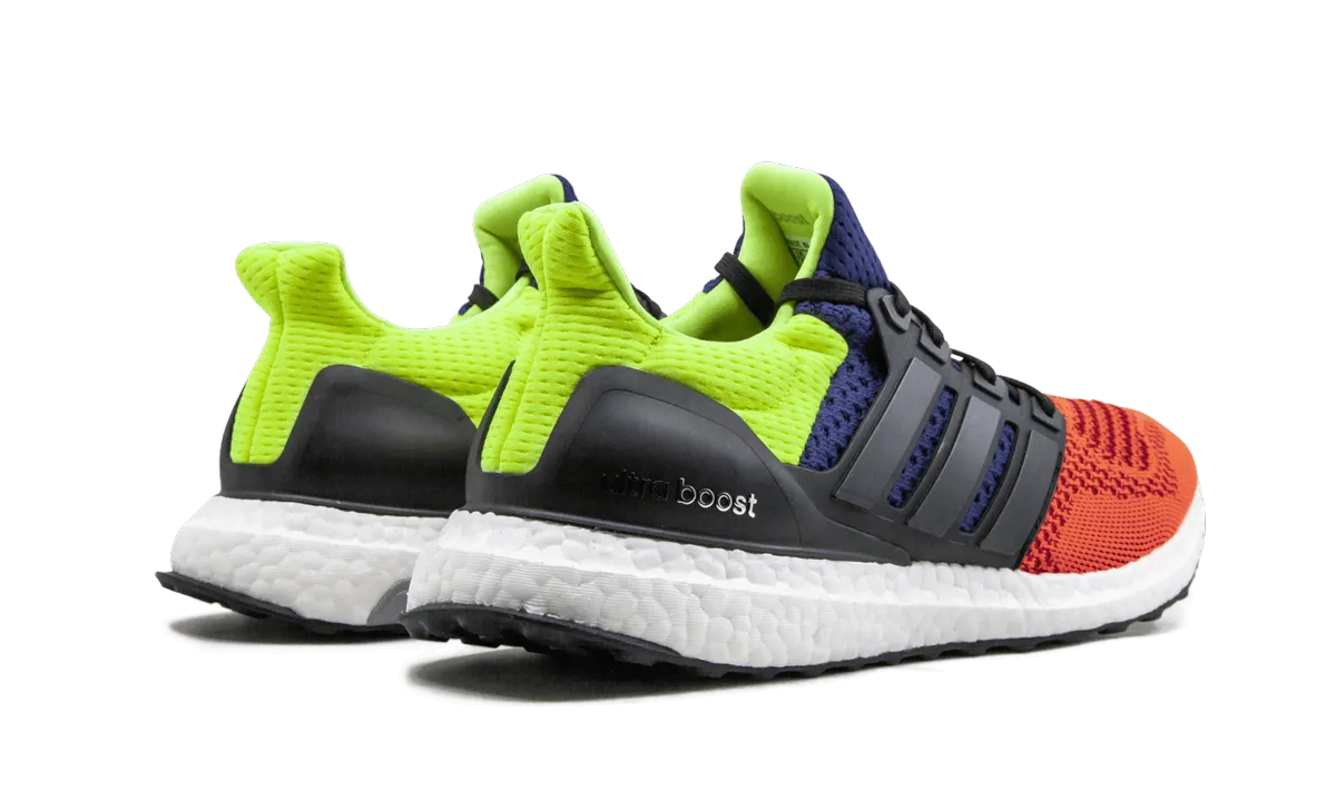 UltraBoost OG Packer Lifestyle Focus