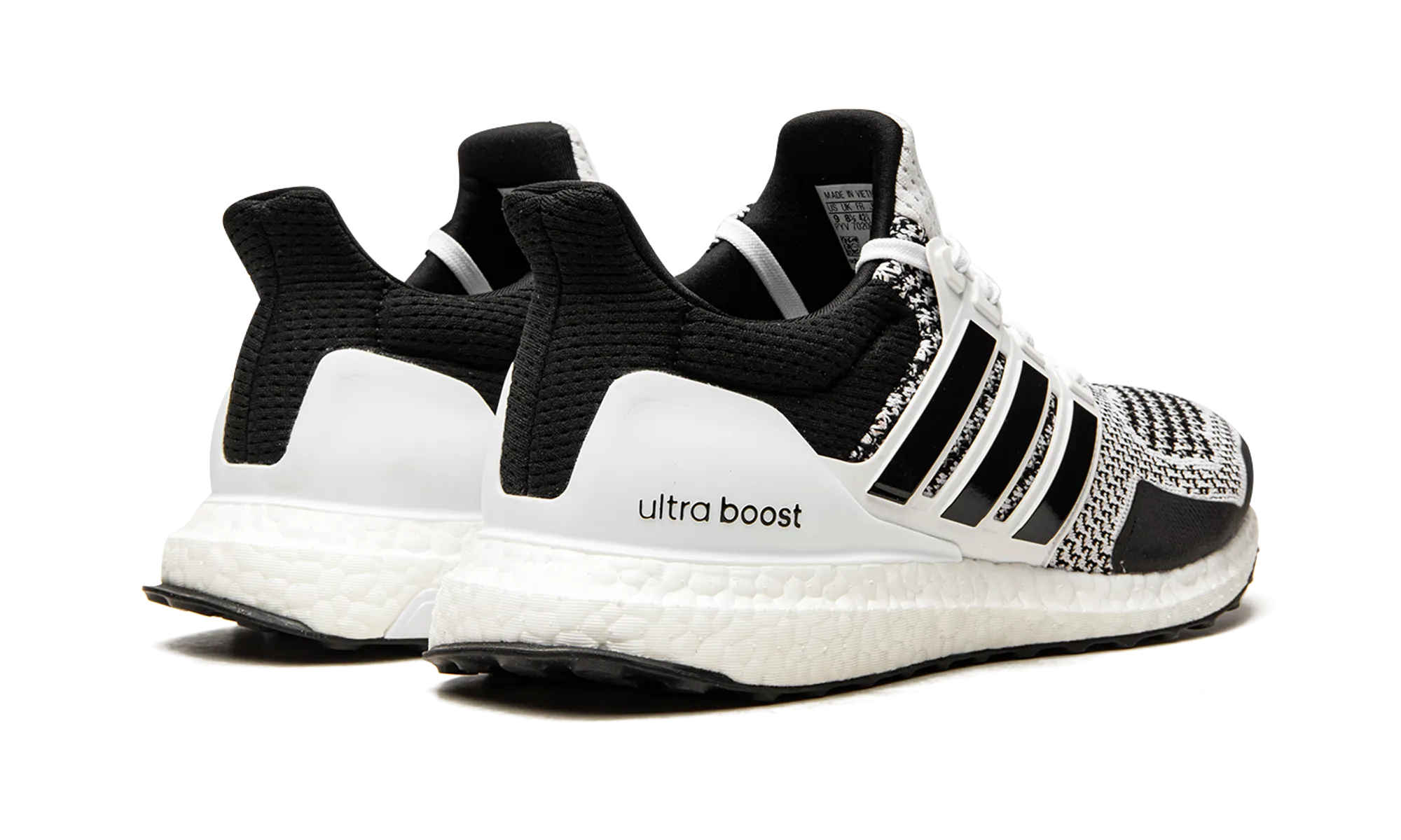UltraBoost 1.0 DNA Dry Steps Gentle Grip