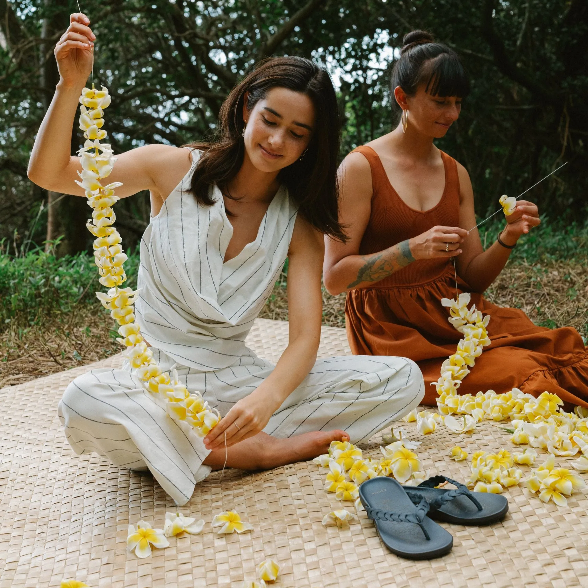 Relaxing Sandals Foot Friendly Lei - Mood Indigo