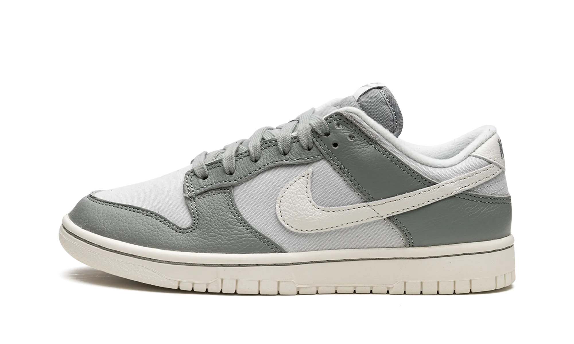 Dunk Low Retro PRM "Mica Green" Pull on