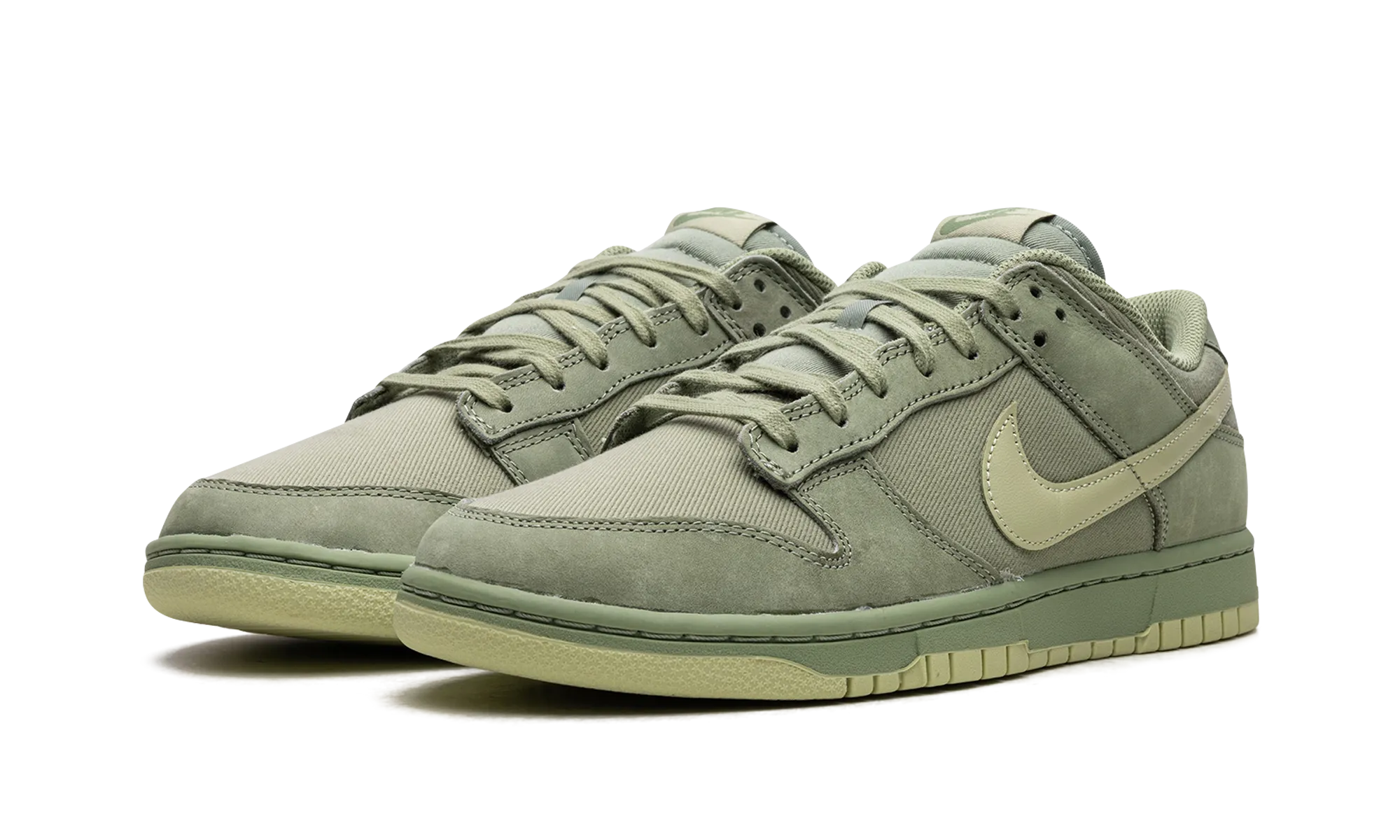 Smooth Step Dunk Low "Oil Green"
