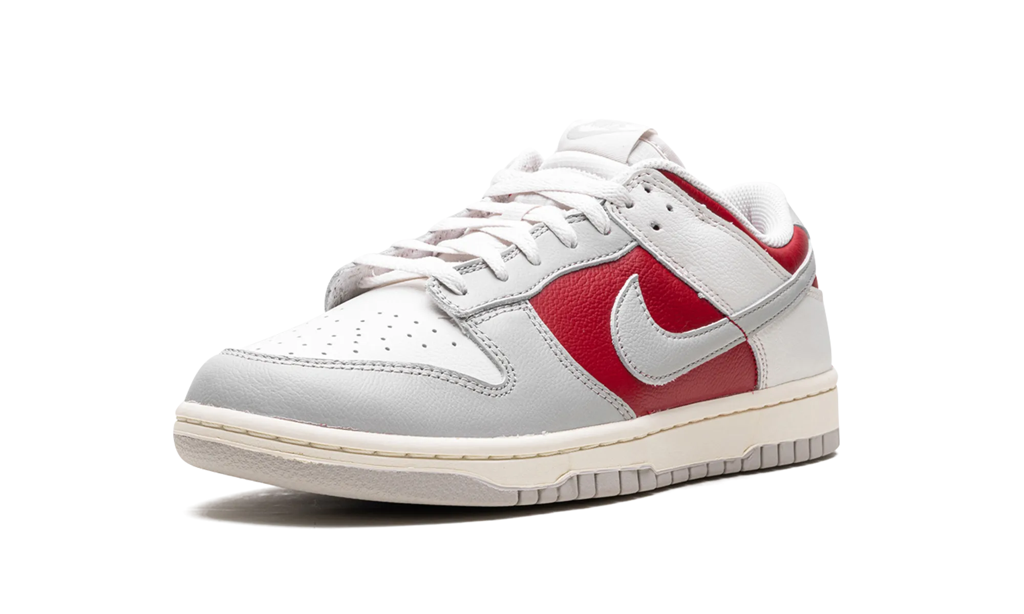 Dunk Low "Red" Walk in Style Movement Ease