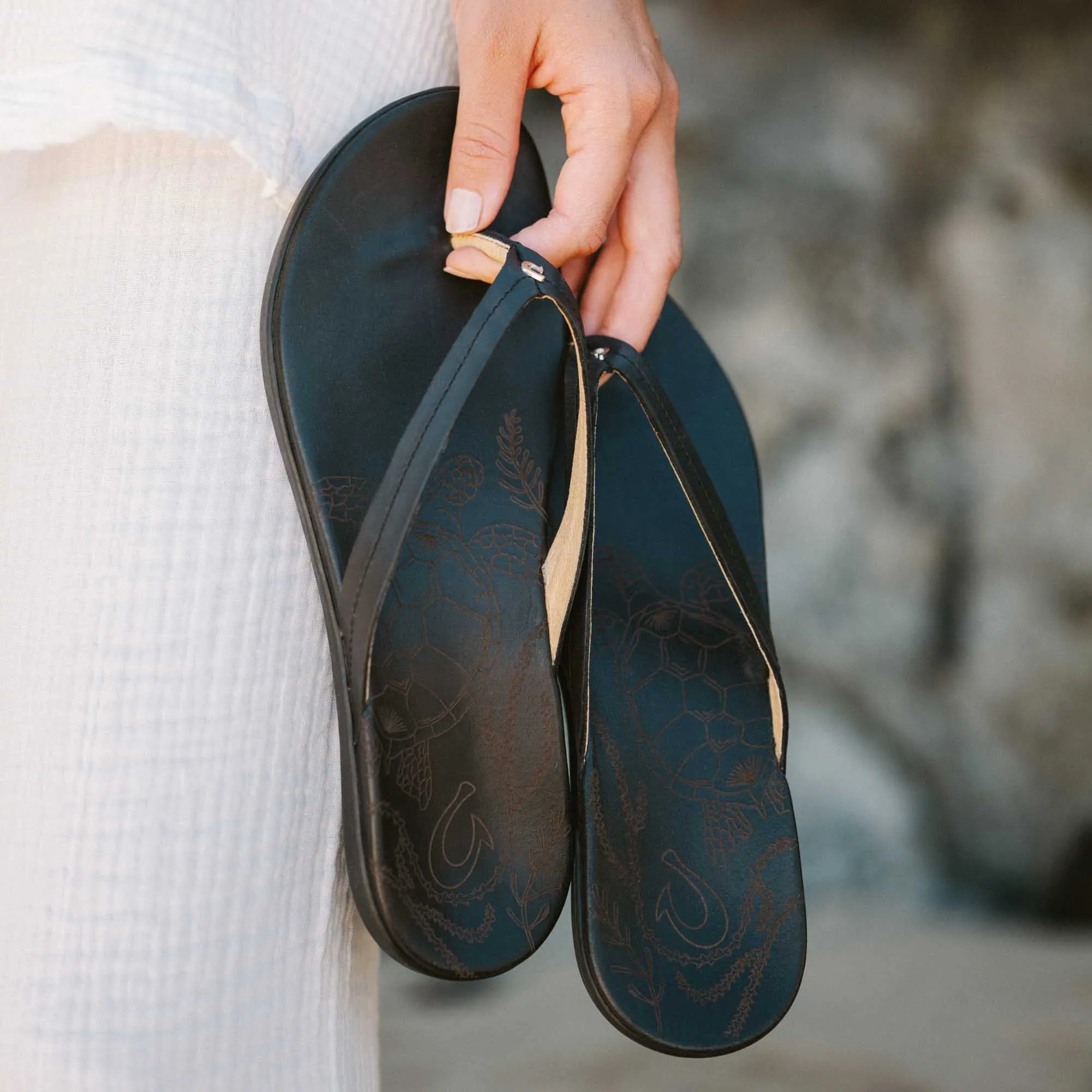 Honu - Black Effortless Style Thong