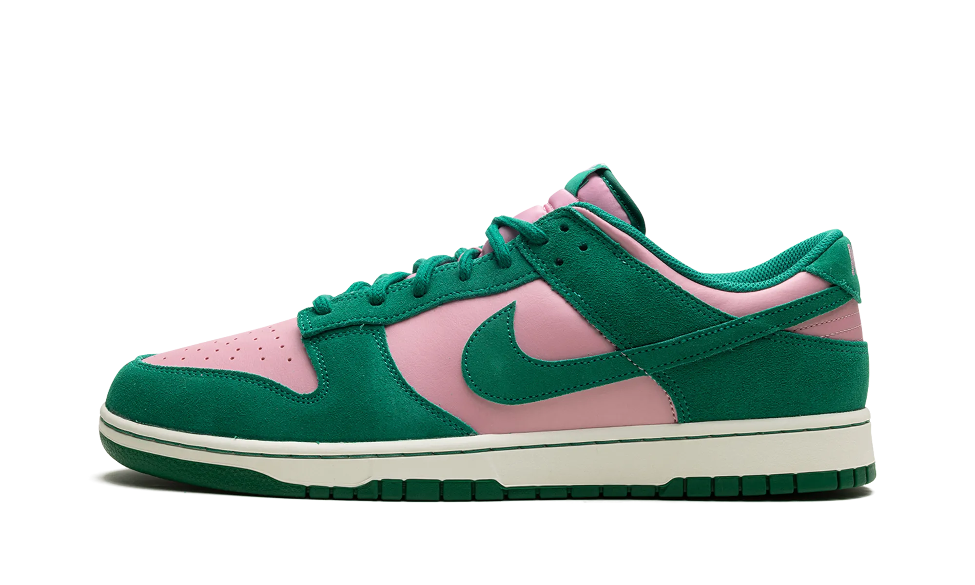 Dunk Low "Back 9 - Masters" Minimal Look