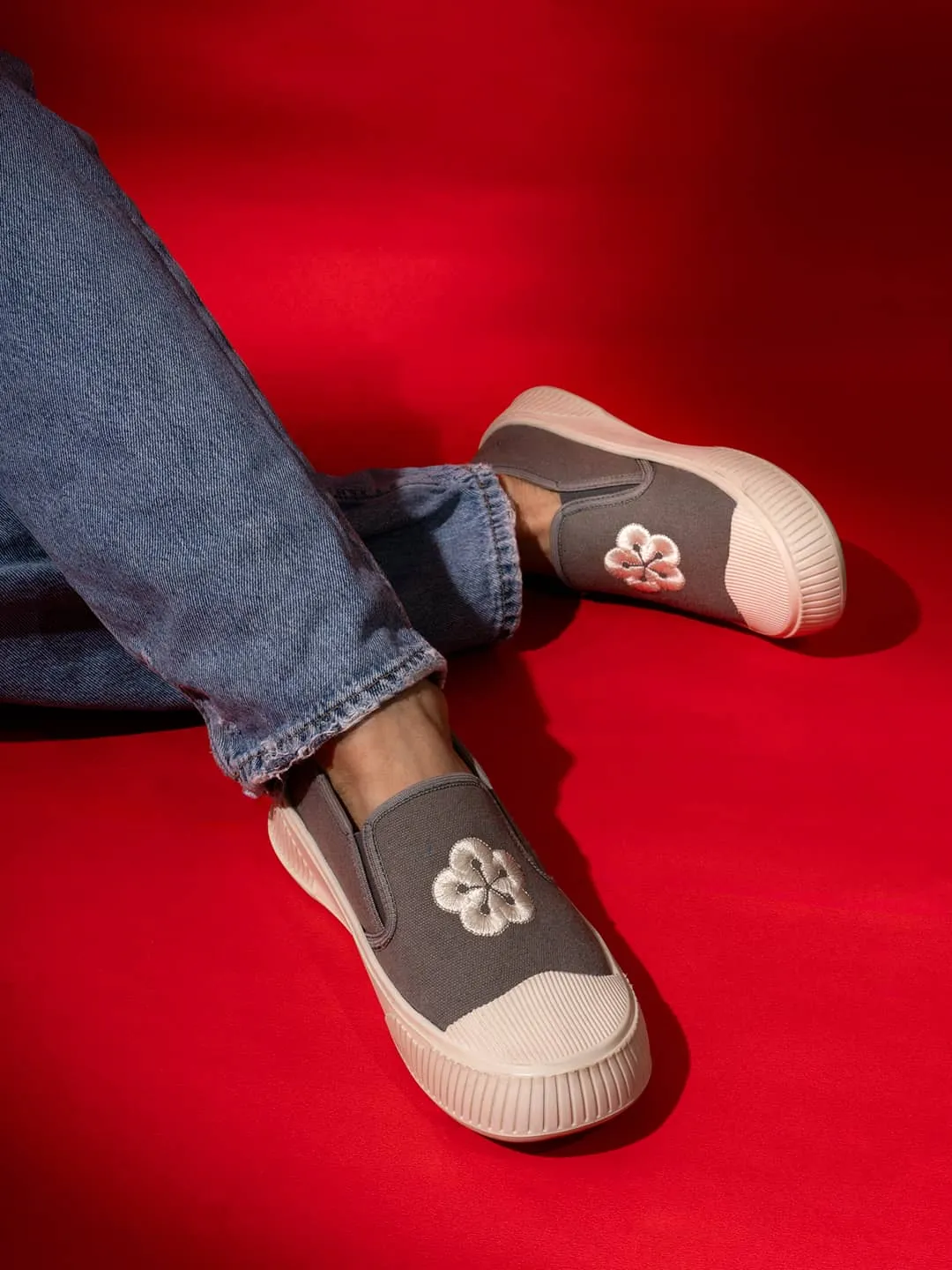 Dynamic Edge Bacca Bucci Kawaii Sakura Slip-On Sneakers