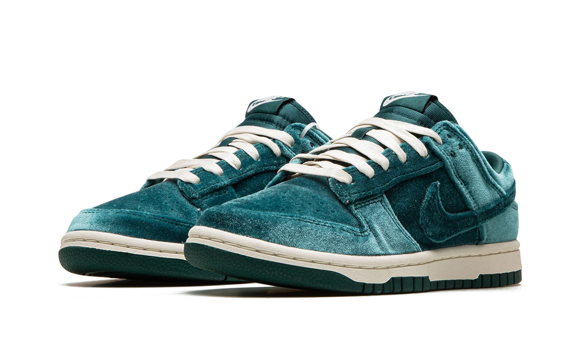 DUNK LO MNS WMNS "Green Velvet" School Go
