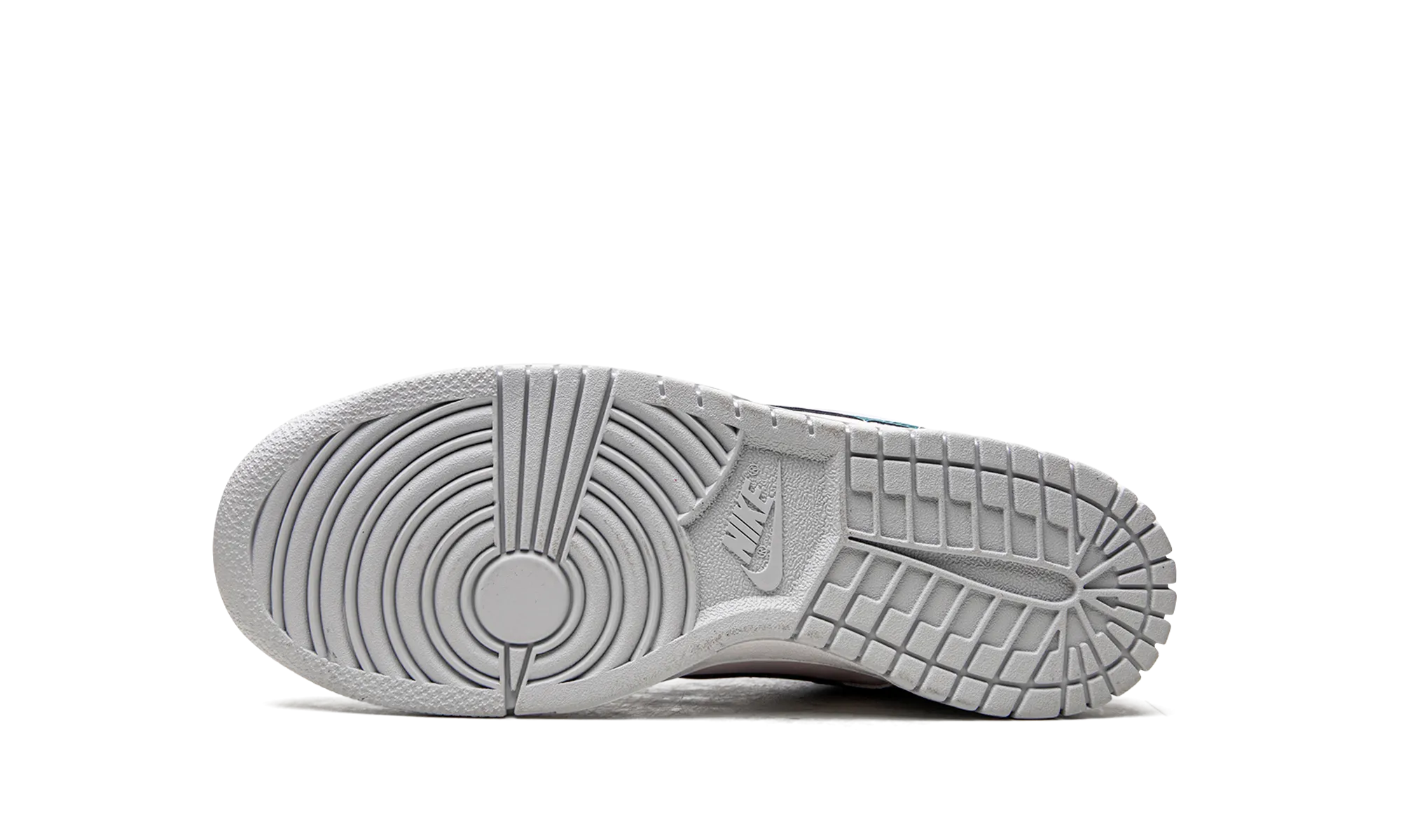 simple details Dunk Low GS "Football Grey"