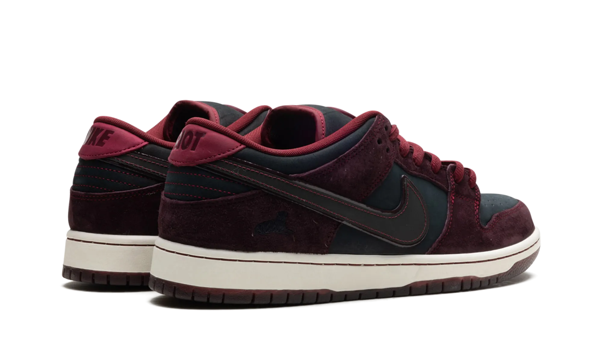 Fashionable color scheme Smooth Grip SB Dunk Low "Riot Skateshop"