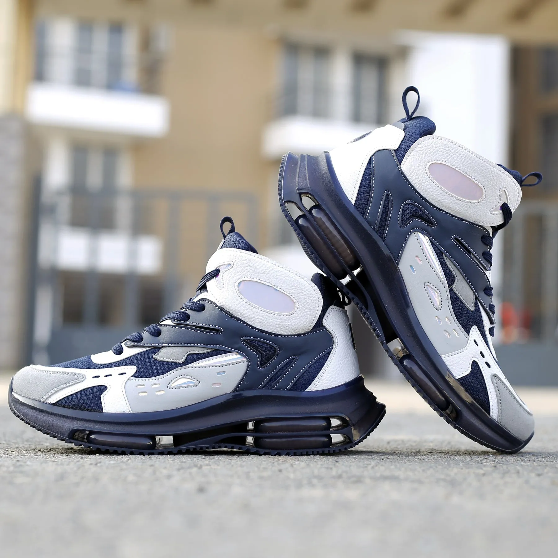 Bacca Bucci Grand Feather Light Modern Commuters