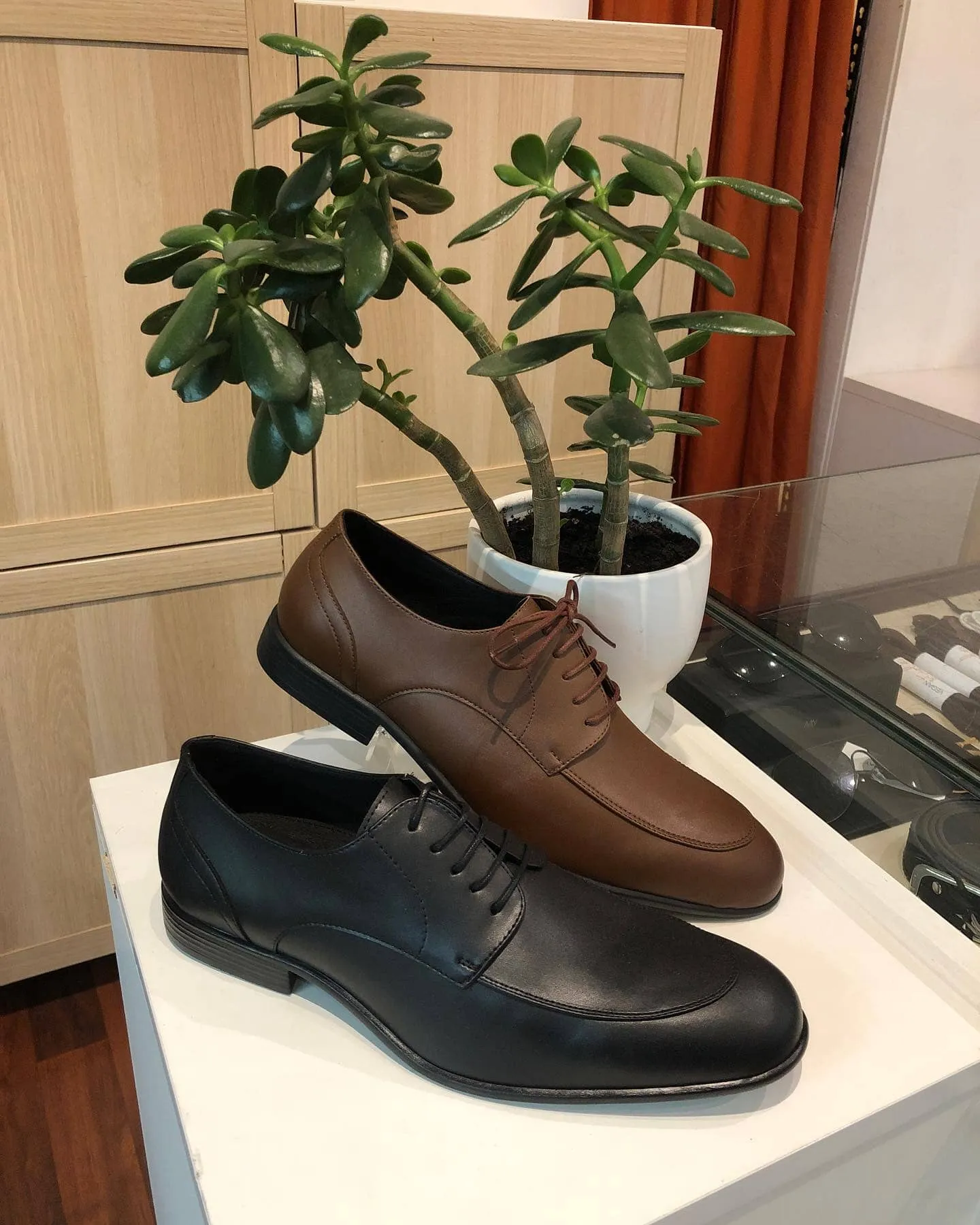 'Adrian' men's classic oxford in vegan leather by Zette Shoes - cognac Comfort Ankle Family Time