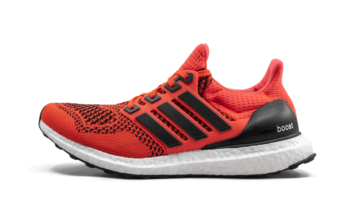 UltraBOOST "Solar Red" Simple Walk