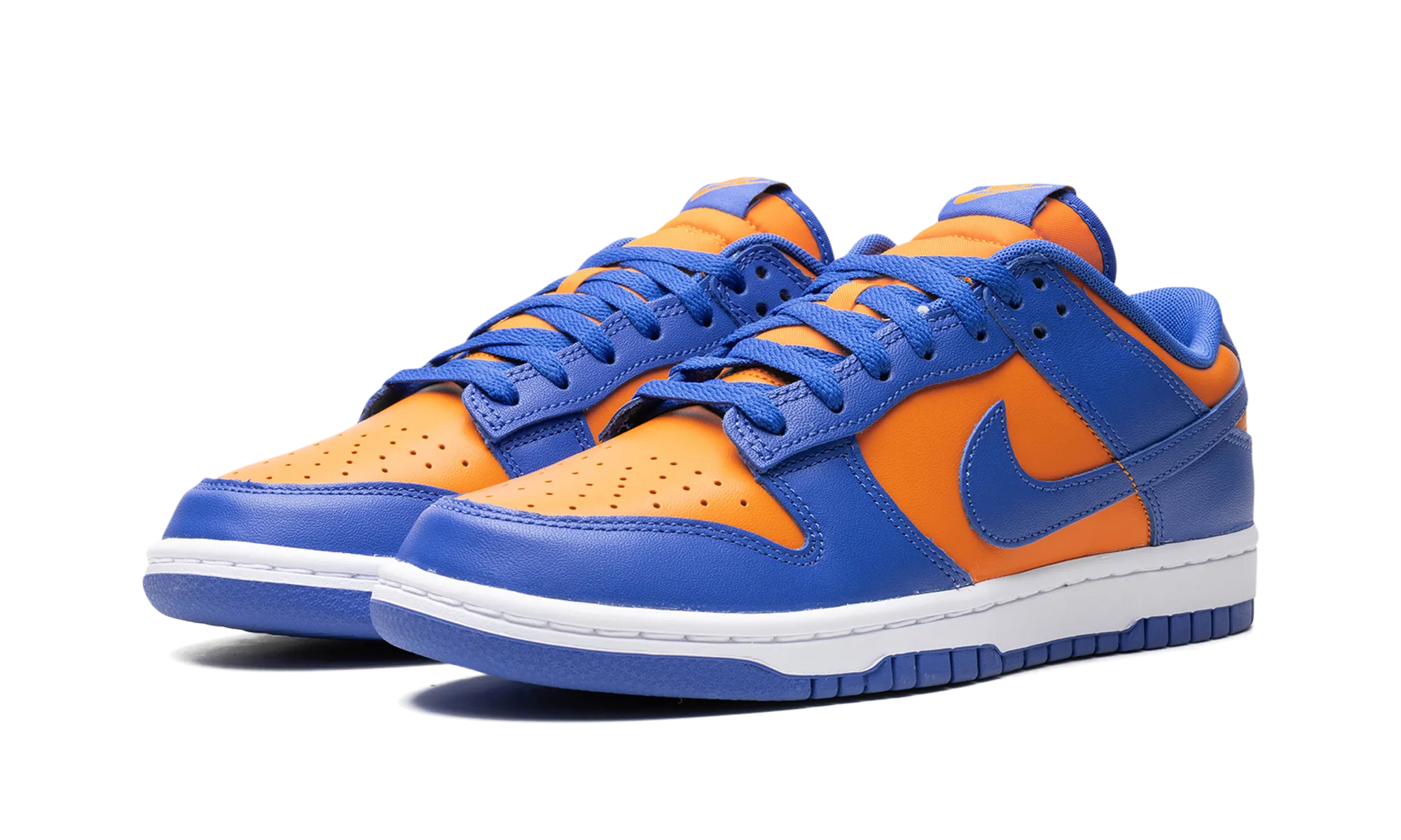 Dunk Low "Knicks" Neutral Base Steady Motion