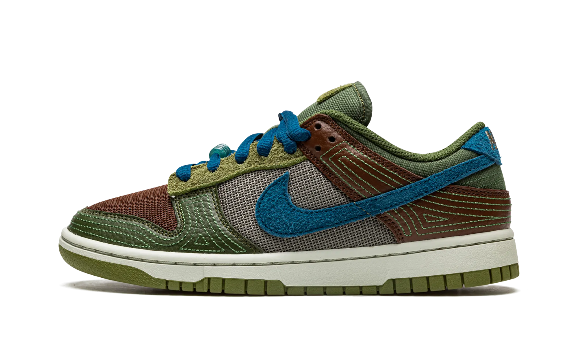 Dunk Low NH "Cacao Wow" Roam Free