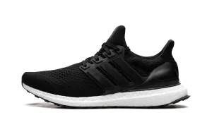 Ultraboost 1.0 Wmns "Black/White" Walk in Style Lightweight Feel