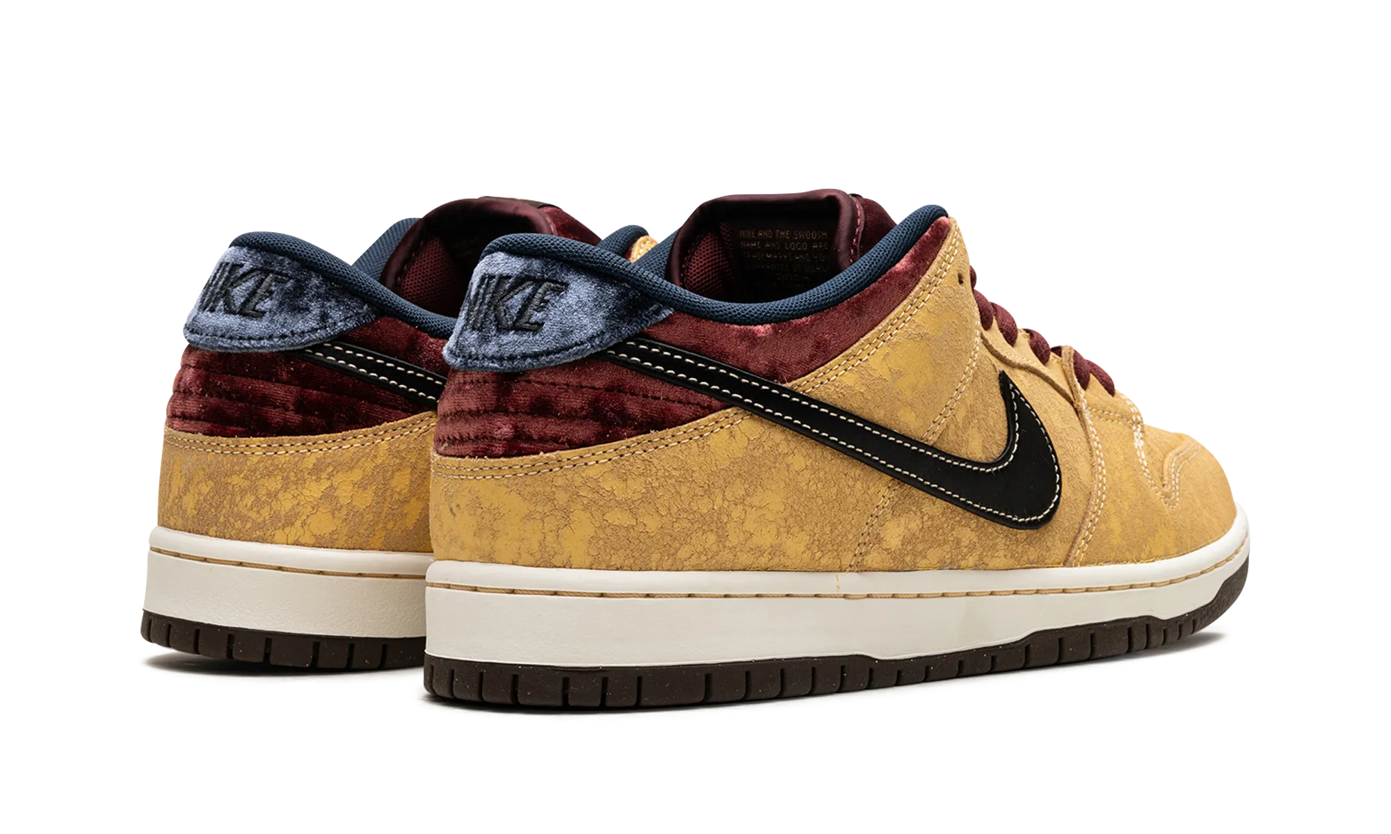 Chic Walk Travel Essential SB Dunk "City Of Cinema"