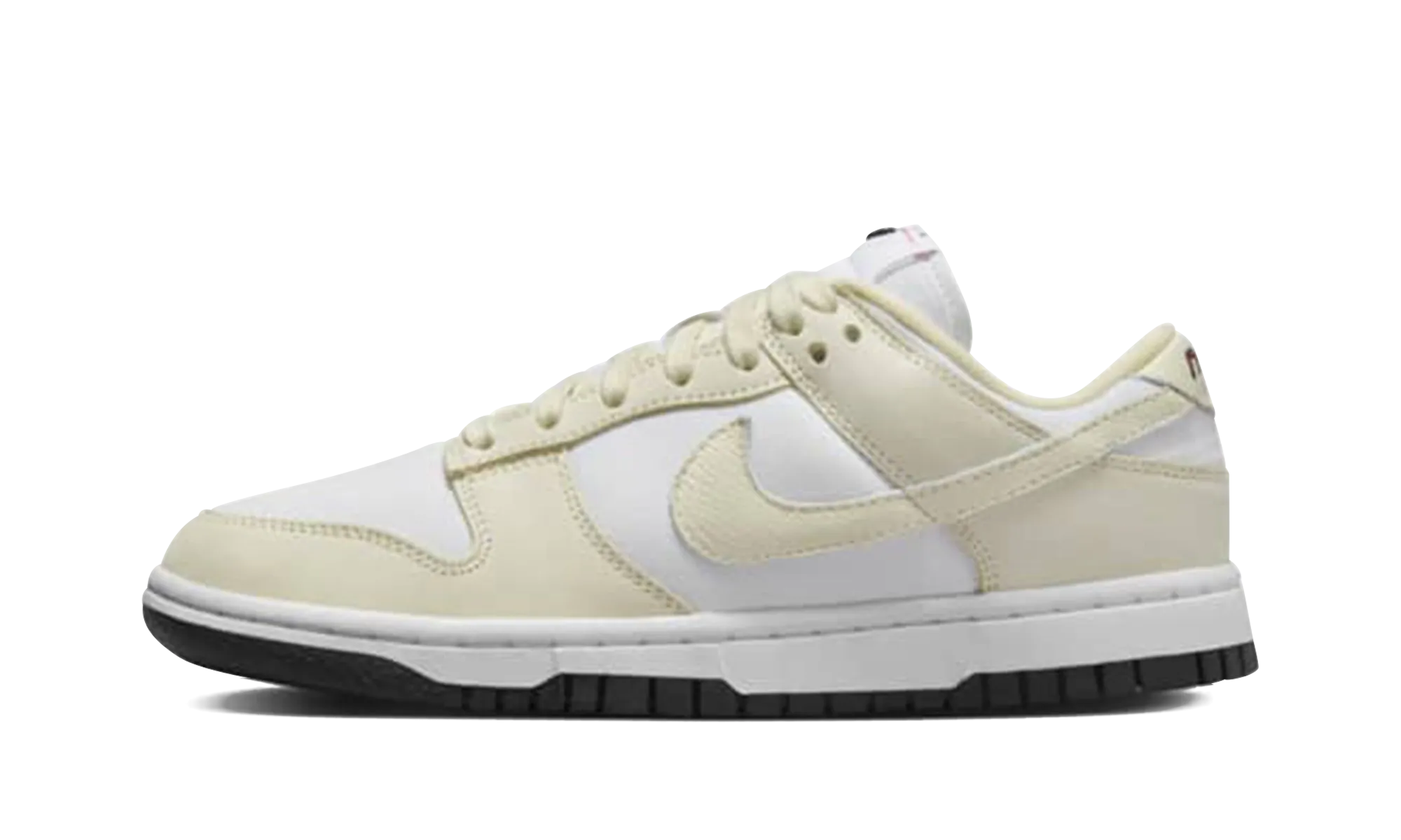 Light Motion NIKE DUNK LO LX WMNS "Coconut Milk"