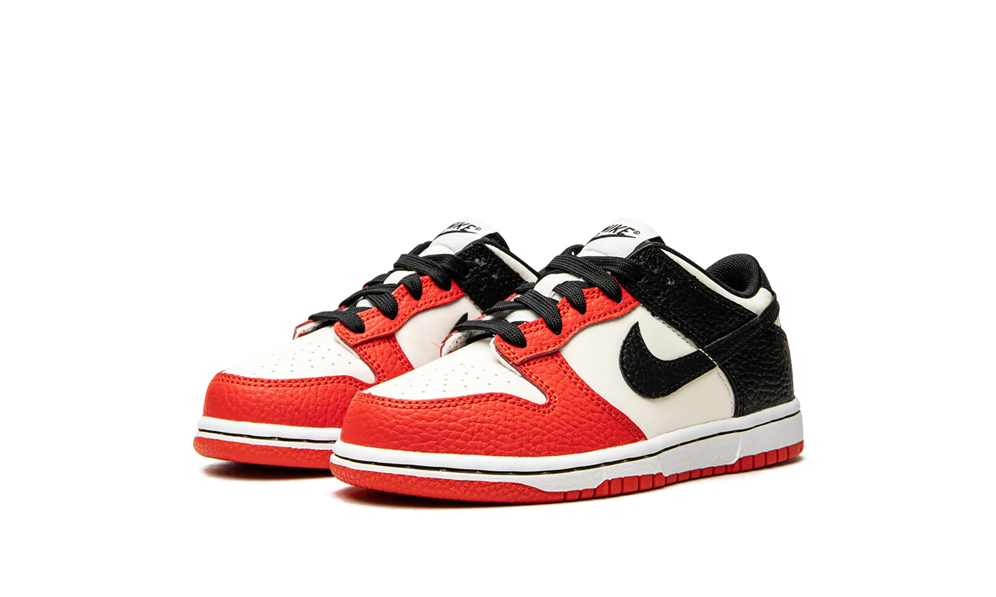DUNK LOW PS "NBA - Chicago Bulls" Fashion-Forward Look