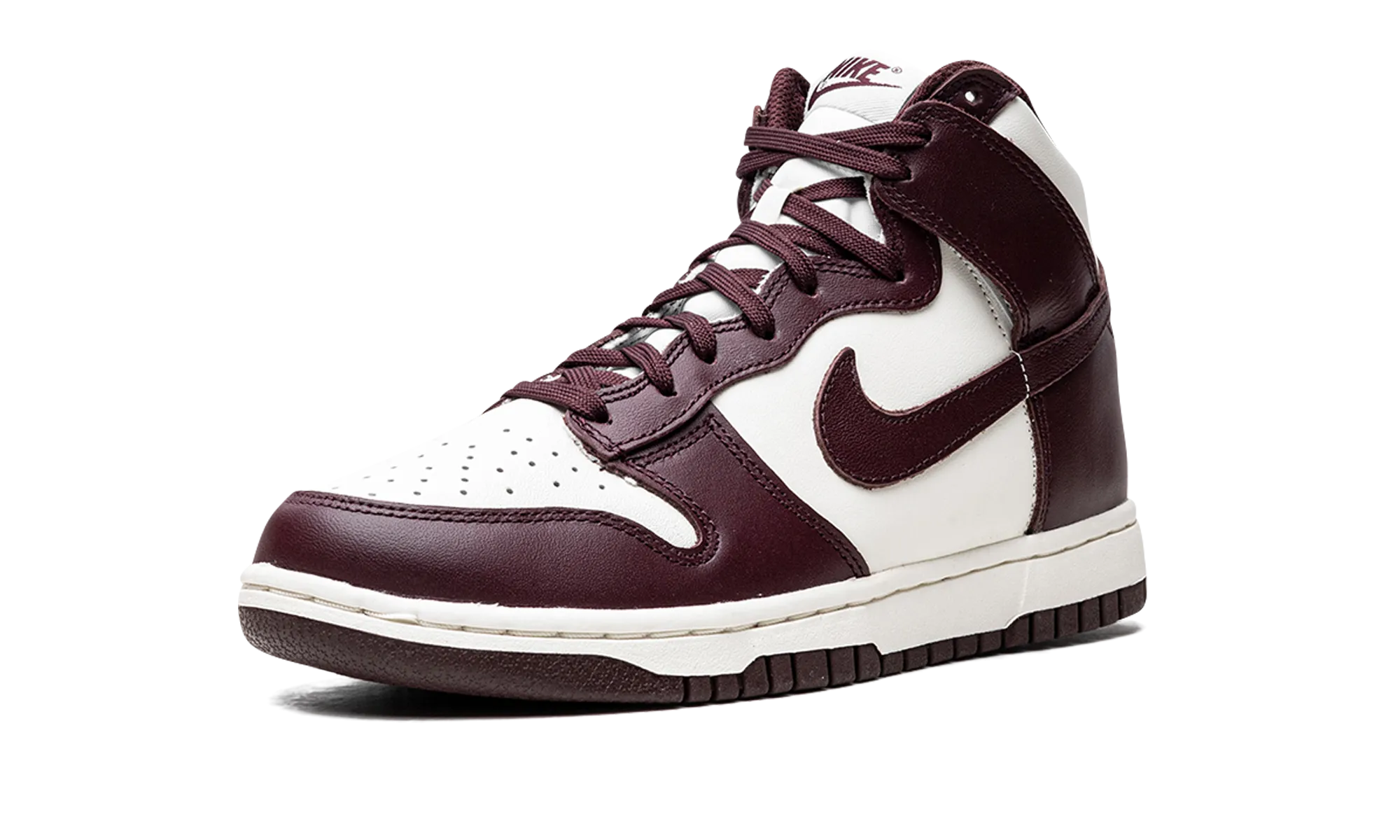 DUNK HIGH WMNS "Burgundy Crush" On Move Stone Hike