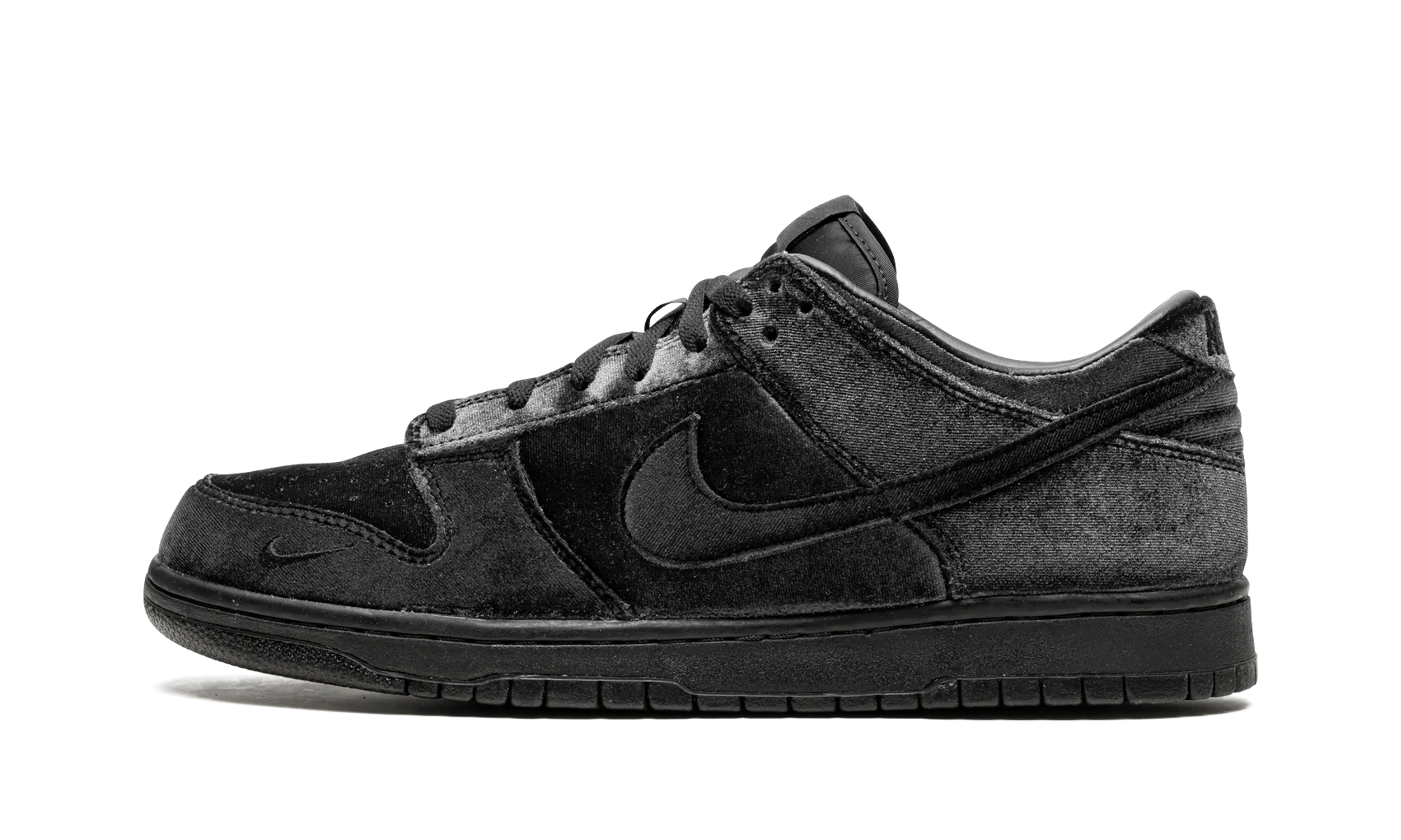 Flat Finish Jump Step Dunk Low "Dover Street Market Triple Black Velvet"
