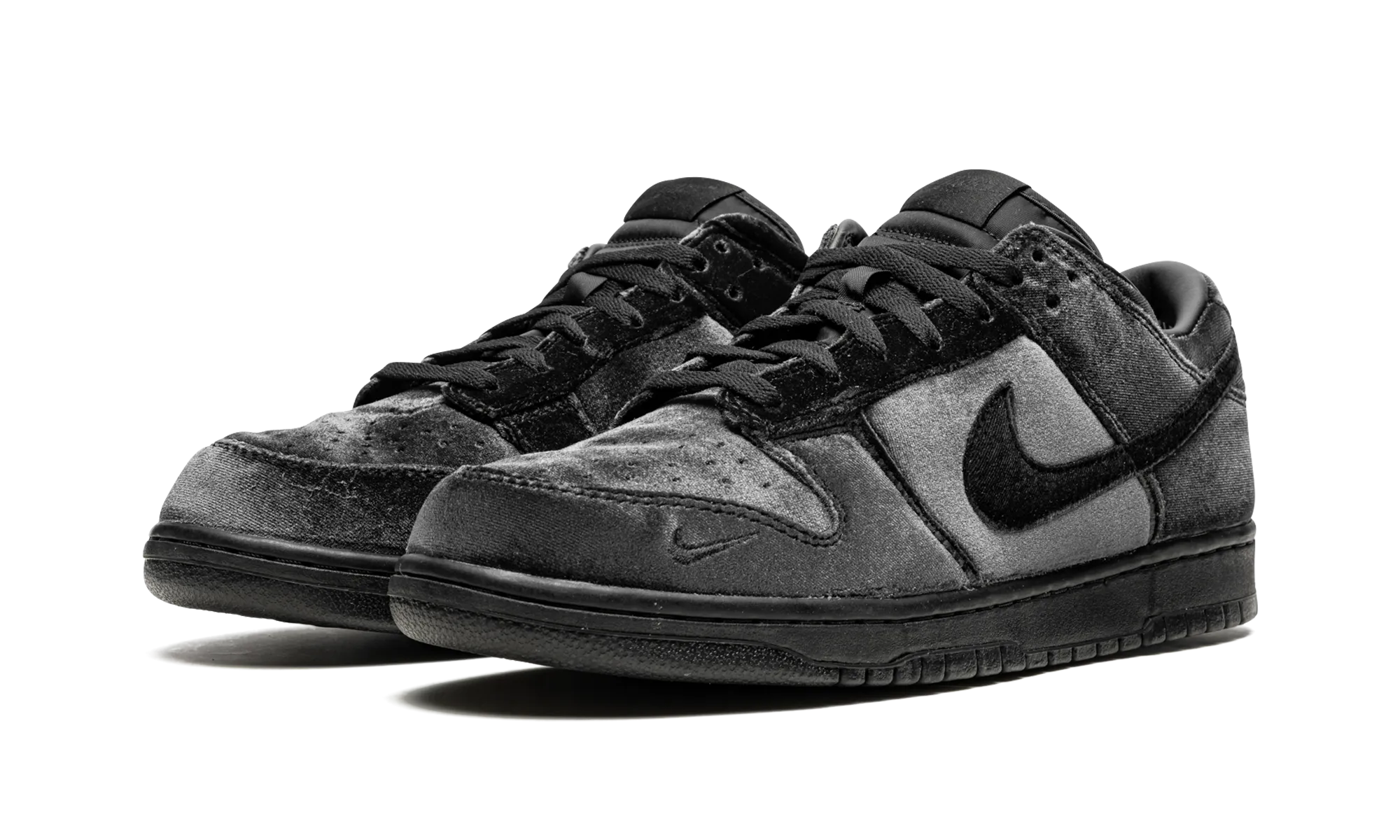Save Step Dunk Low "Dover Street Market Triple Black Velvet"