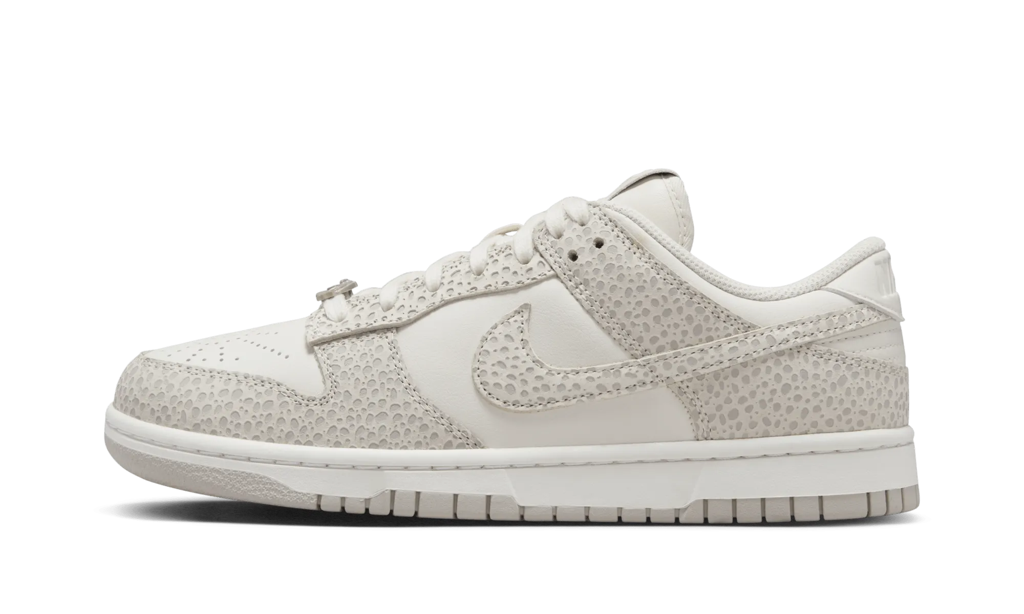 Easy to Wear DUNK LOW WMNS "White"