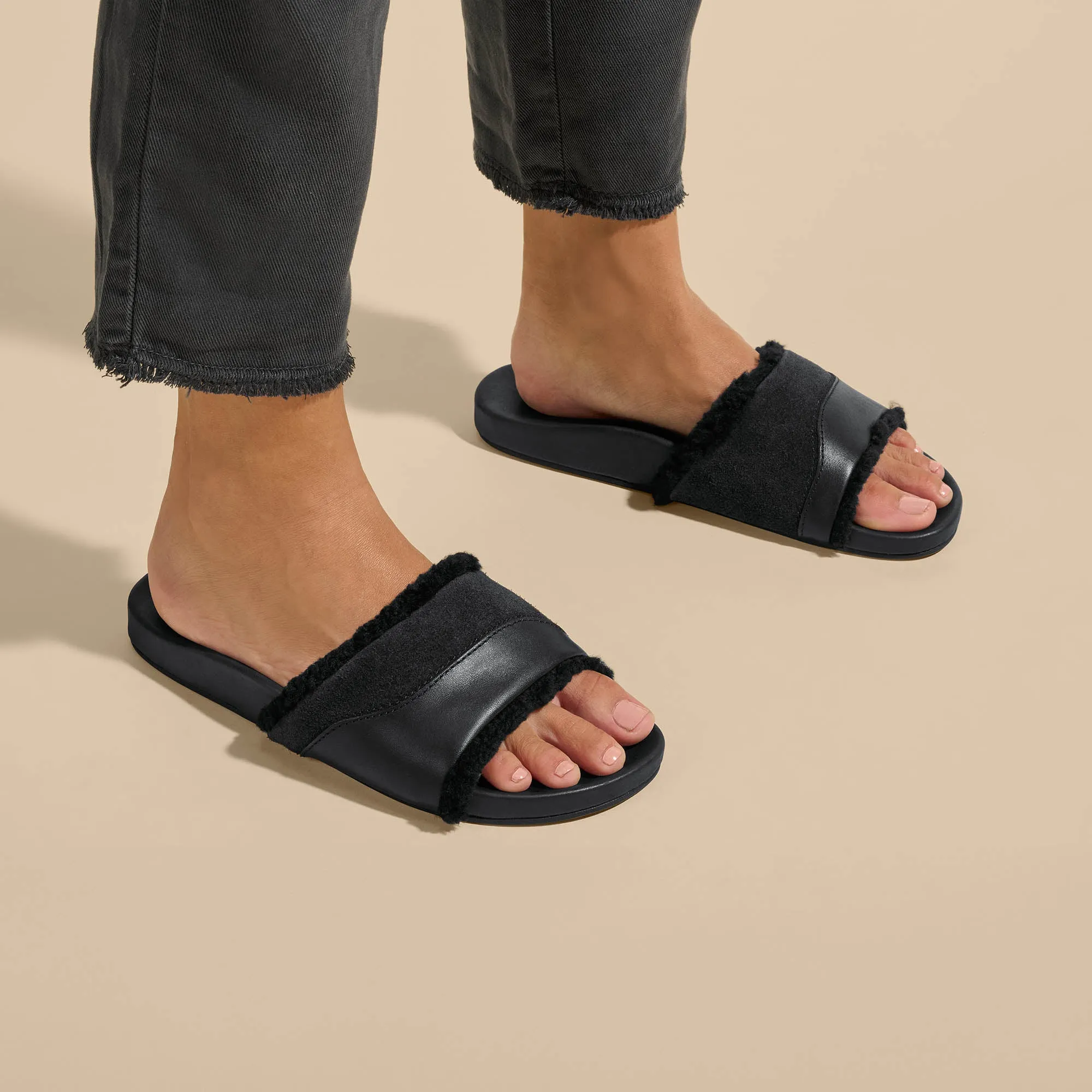 Neutral Look Comfortable Slip-Ons H????ala Slide - Black