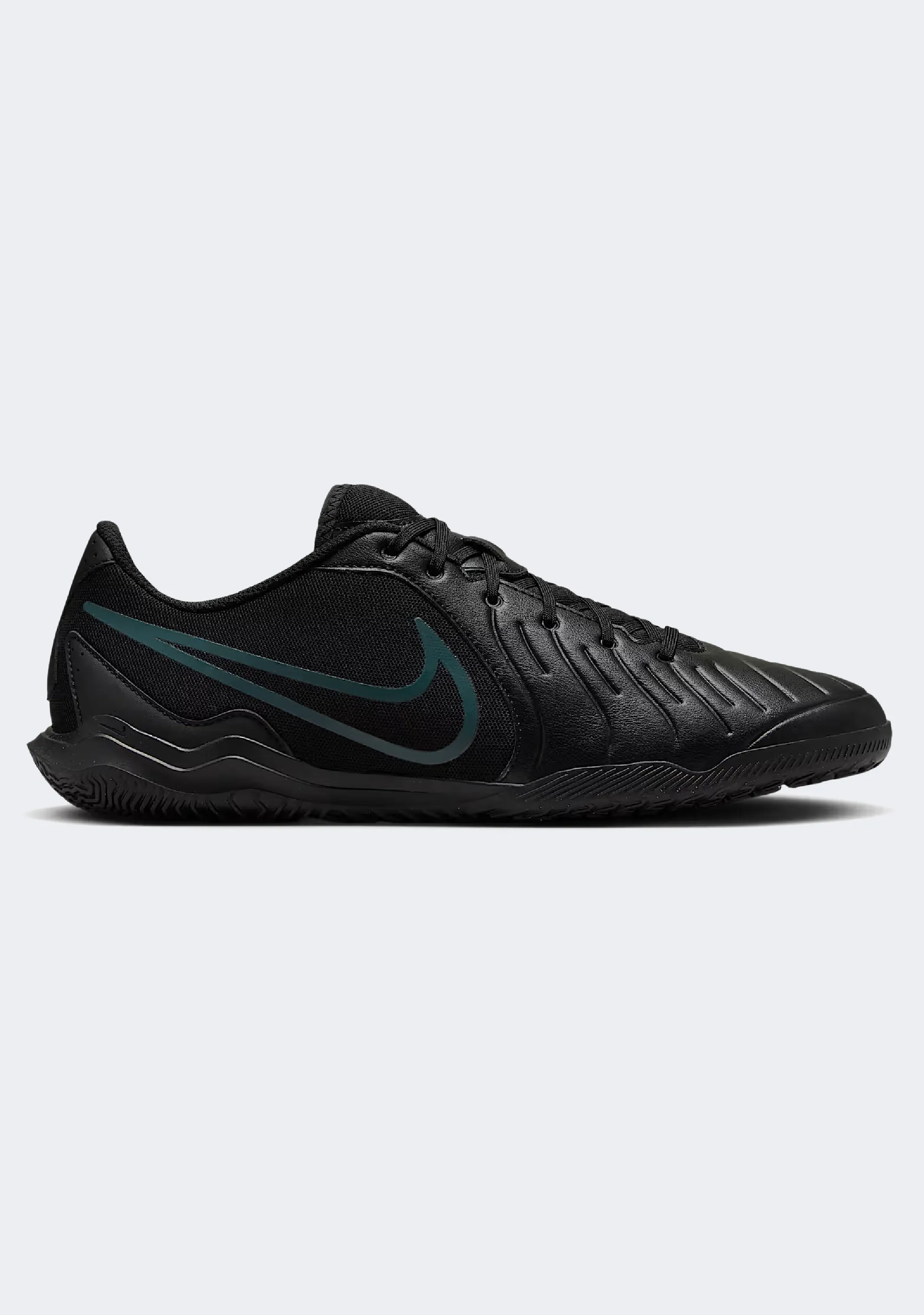 Gusseted Tongue Nike Legend 10 Club Indoor Court